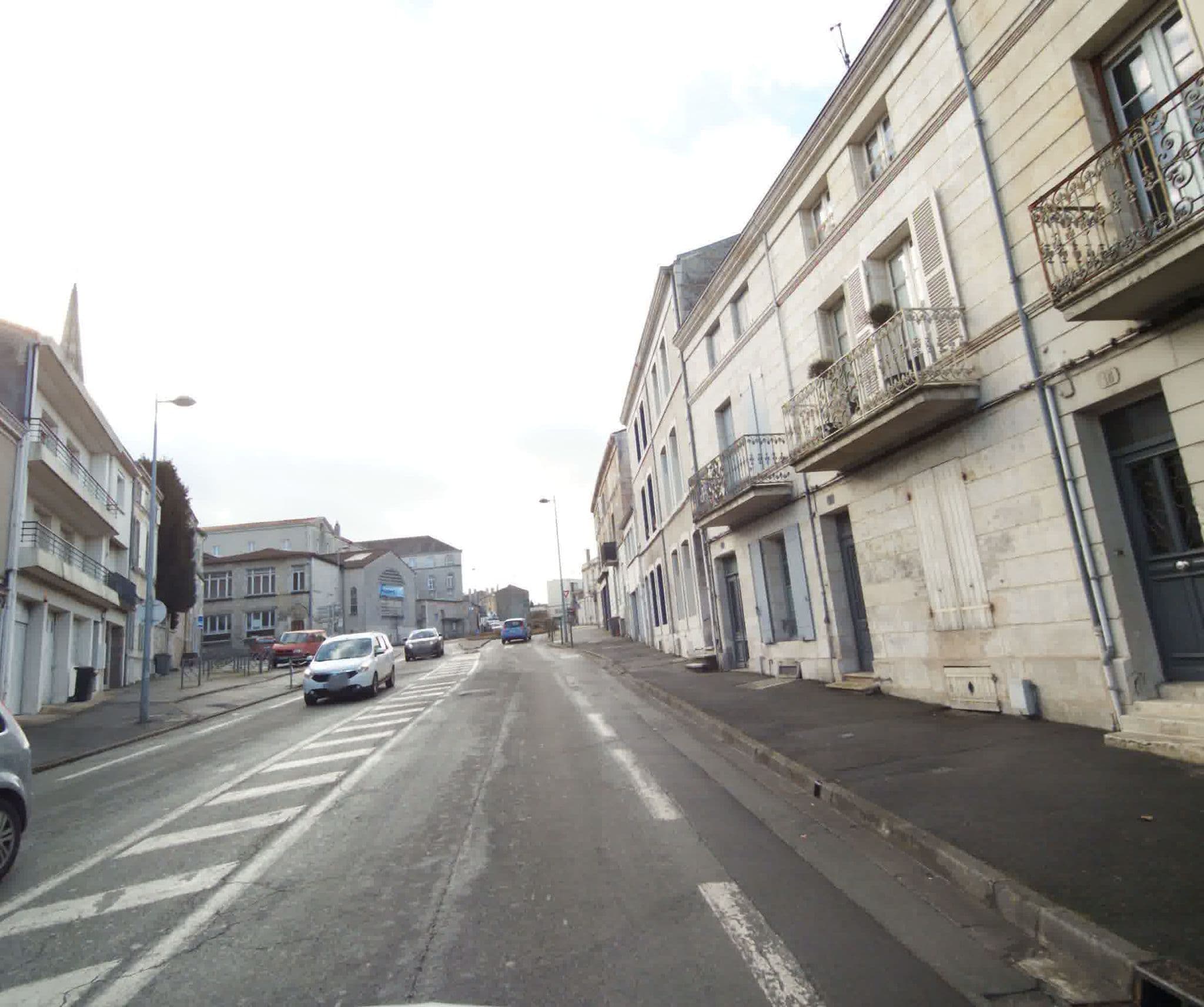 Street view near Hotel Particulier La Chamoiserie, Niort — © sogefi (CC BY-SA · Mapillary)