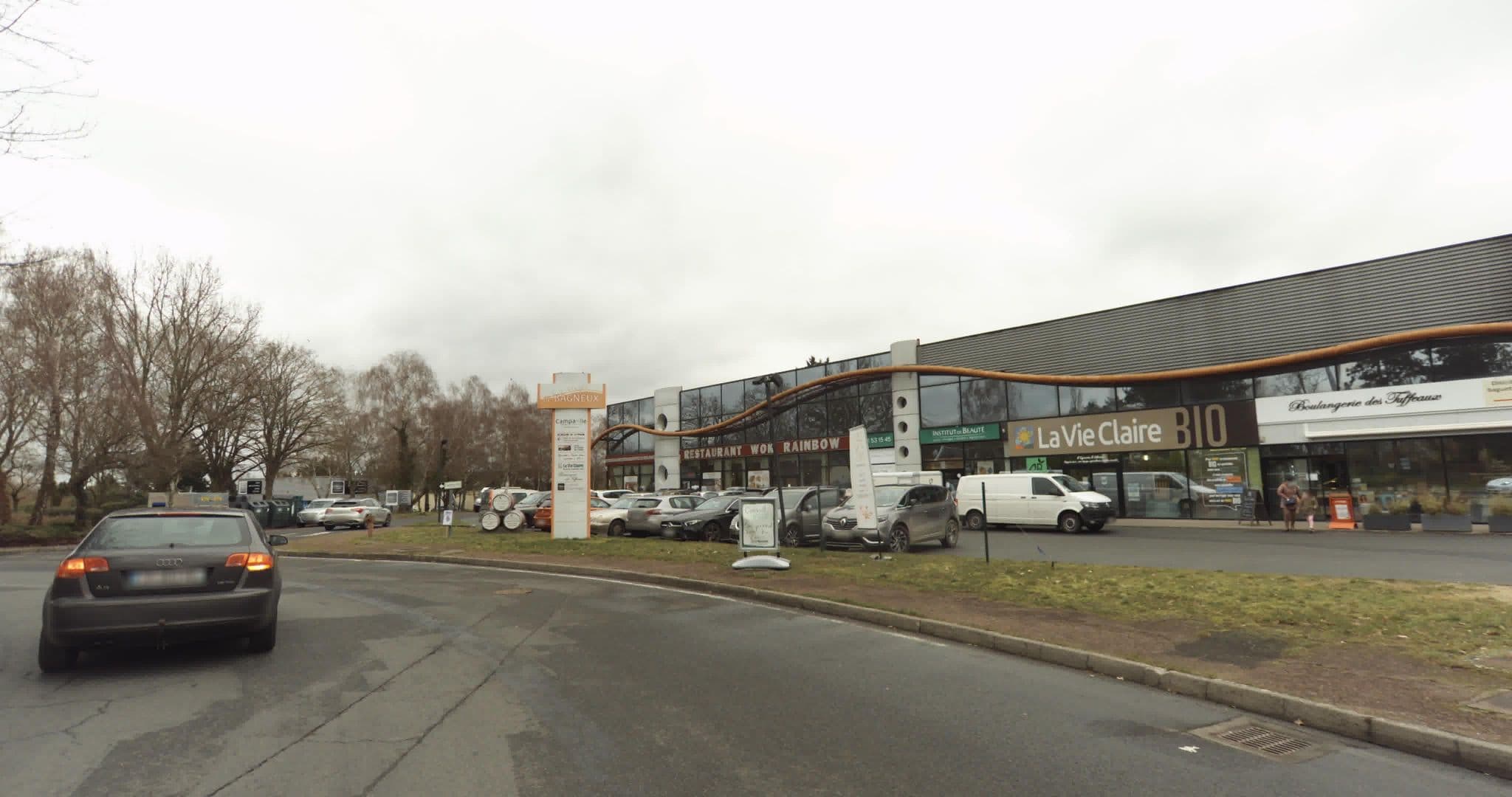 Street view near Campanile Saumur, Distré — © sogefi (CC BY-SA · Mapillary)