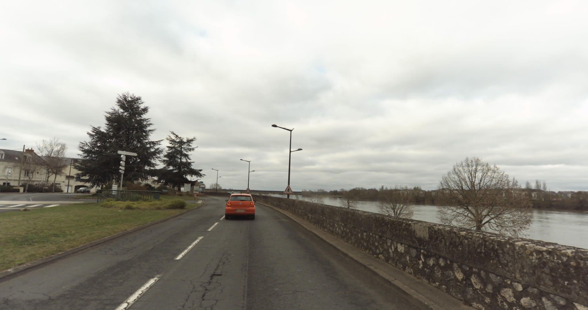 Street view near Hotel Restaurant la Bascule Saumur, Saumur — © sogefi (CC BY-SA · Mapillary)