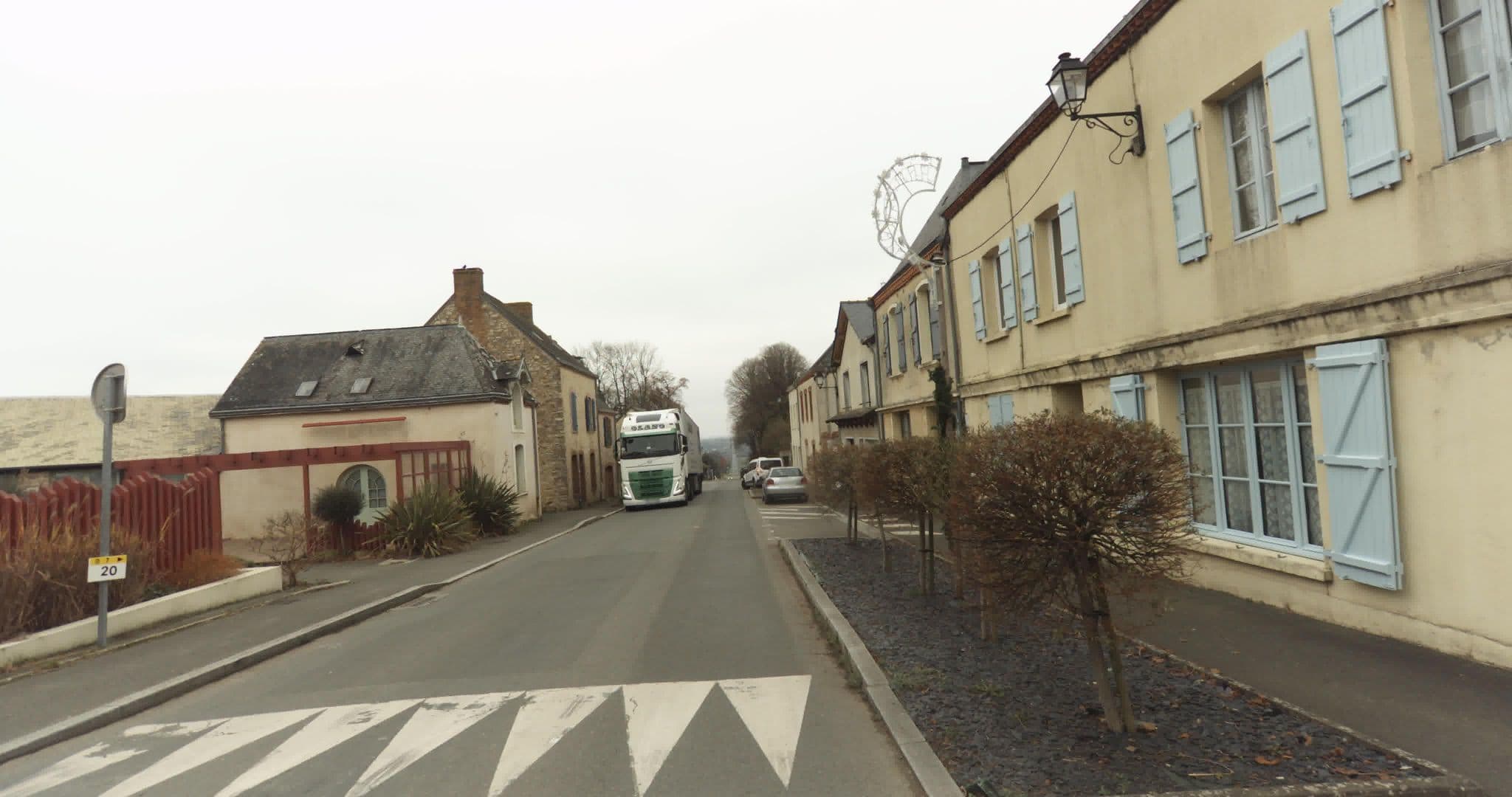 Street view near Logis Hôtel Beauséjour, Évron — © sogefi (CC BY-SA · Mapillary)
