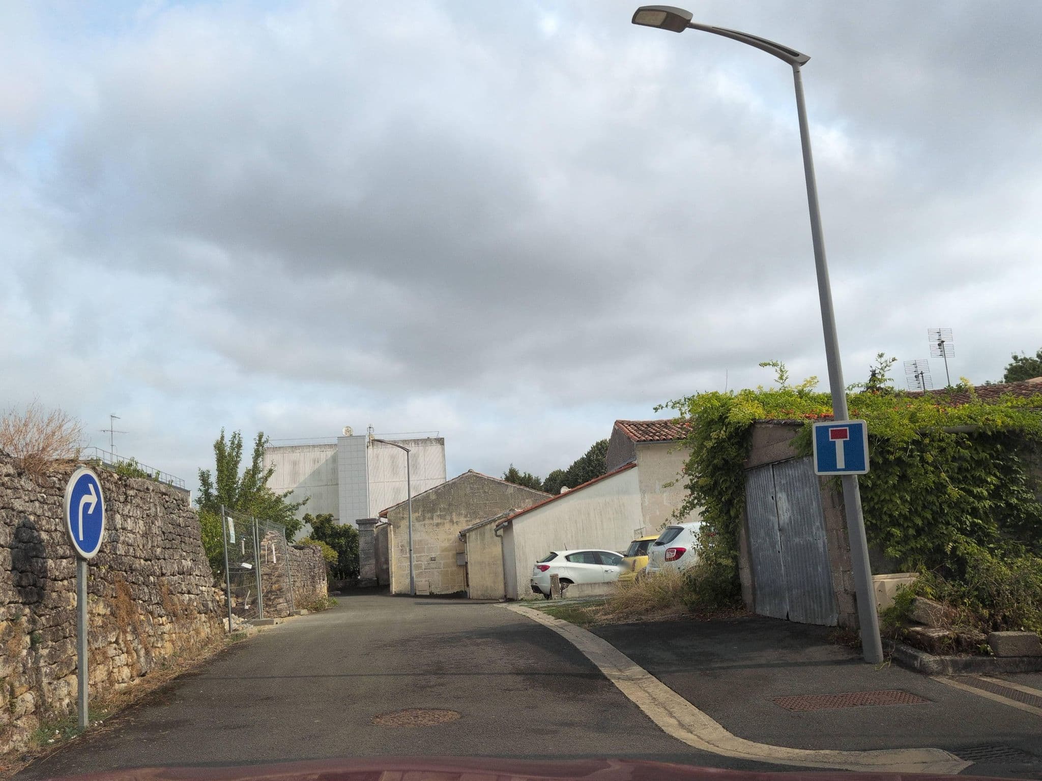 Street view near Le 24, Jonzac — © lmagreault (CC BY-SA · Mapillary)