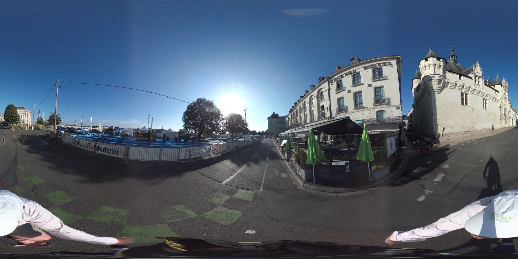 Street view near Hôtel Cristal, Saumur — © geovelo (CC BY-SA · Mapillary)