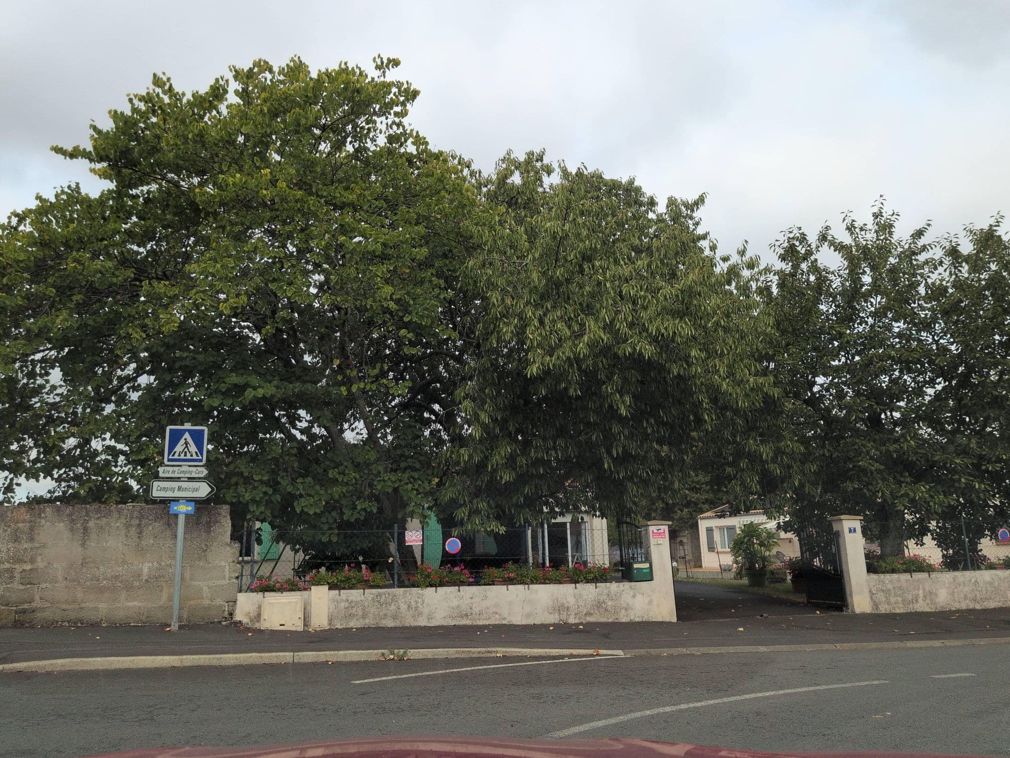 Street view near Location Saint Exupéry, Jonzac — © lmagreault (CC BY-SA · Mapillary)