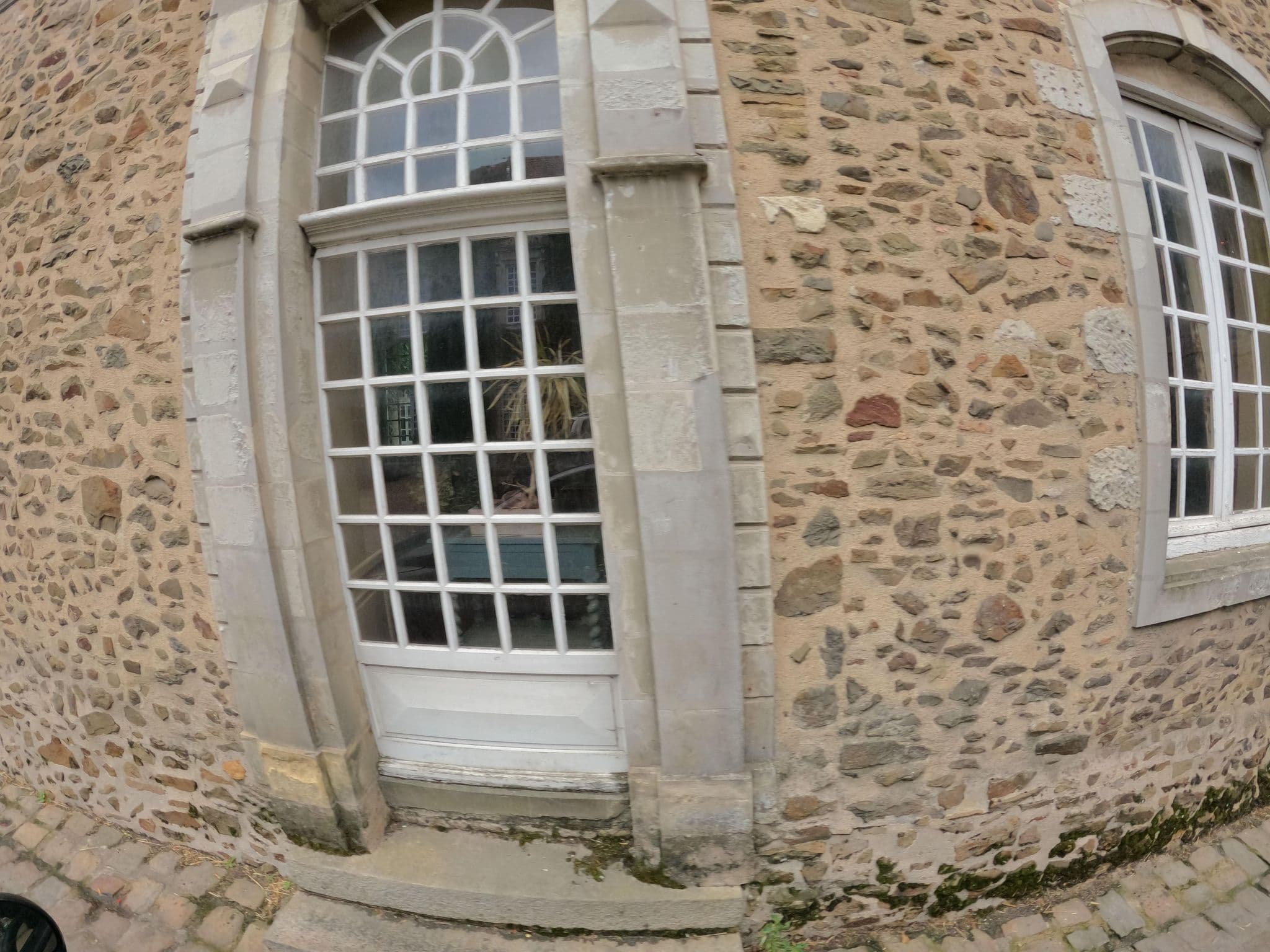 Street view near La Maison du Roi René, Miré — © stephanep (CC BY-SA · Mapillary)