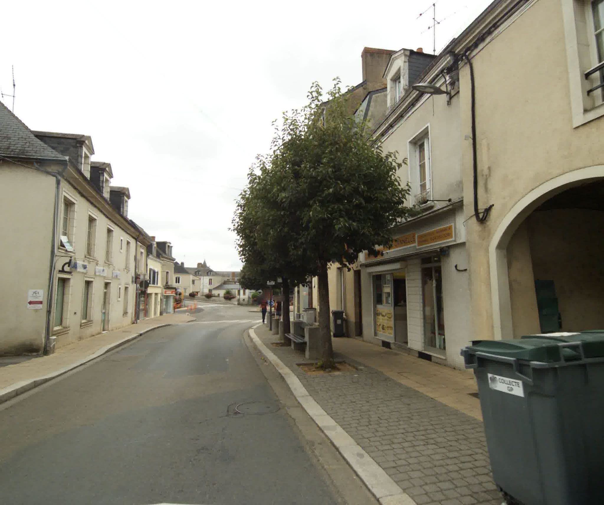 Street view near Bar Hôtel le Bretagne, Sablé-sur-Sarthe — © sogefi (CC BY-SA · Mapillary)
