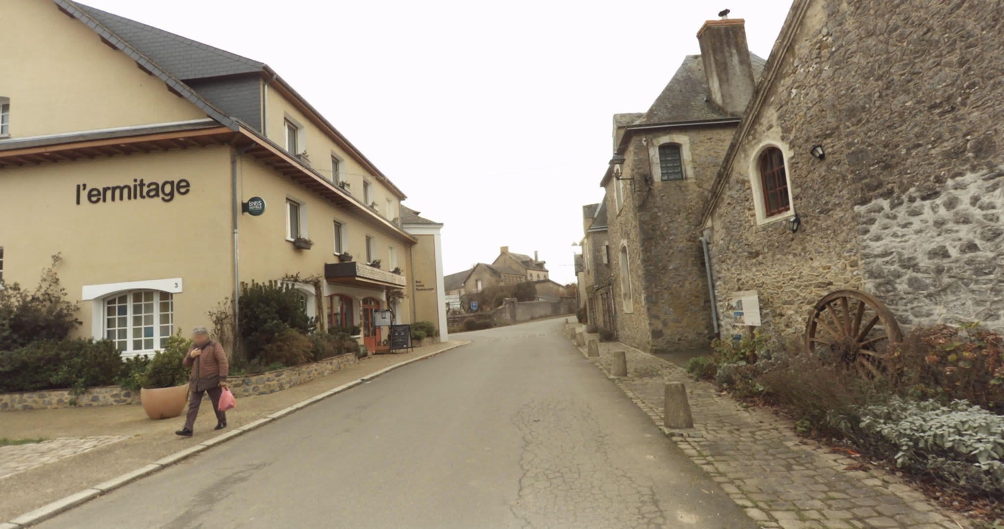 Street view near L'Ermitage Hôtel & Restaurant, Vaiges — © sogefi (CC BY-SA · Mapillary)