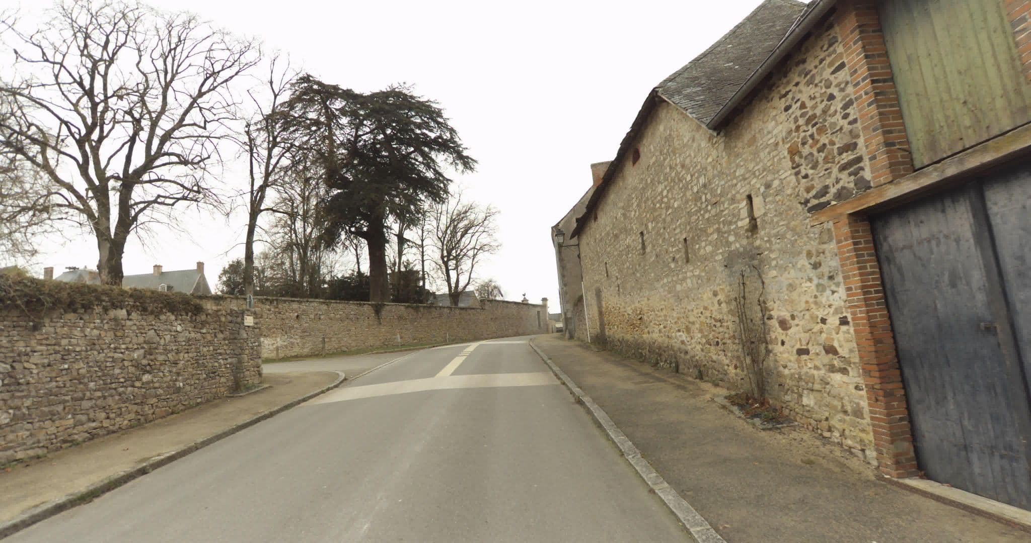 Street view near Les Hirondelles, Évron — © sogefi (CC BY-SA · Mapillary)