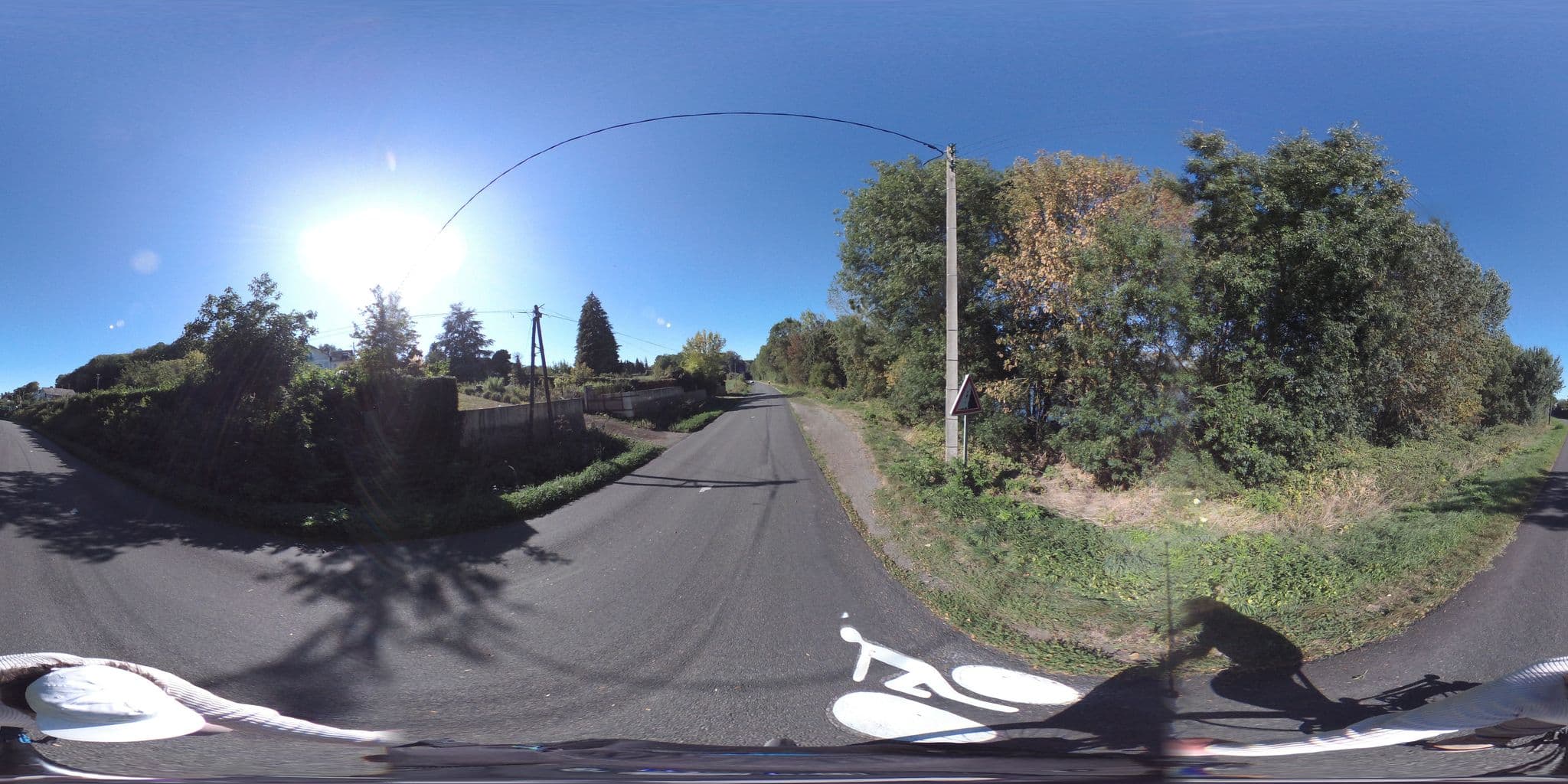 Street view near Domaine De La Boussinière, Gennes — © geovelo (CC BY-SA · Mapillary)