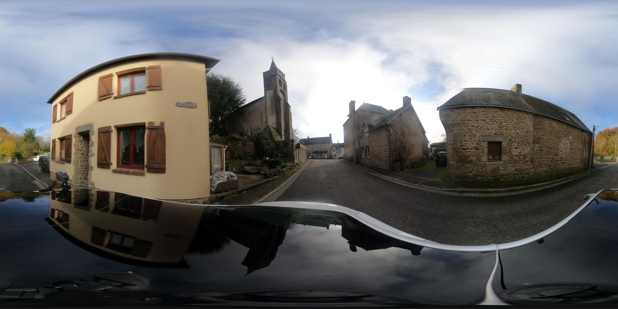 Street view near Le Bois du Tay, Évron — © sogefi (CC BY-SA · Mapillary)