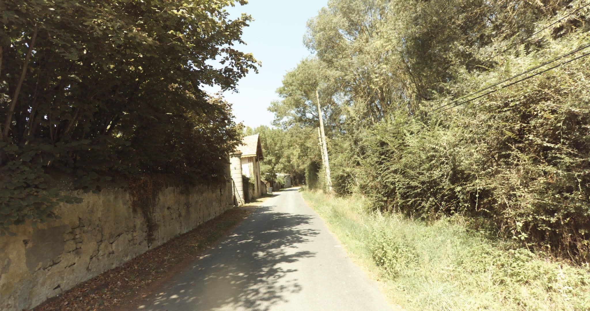 Street view near Chateau de la Vigne, Doué-la-Fontaine — © sogefi (CC BY-SA · Mapillary)