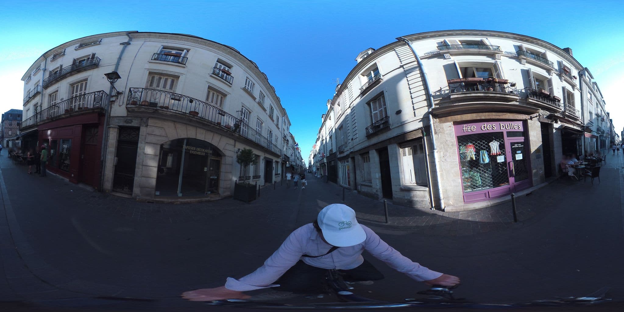 Street view near Hôtel Colbert, Tours — © geovelo (CC BY-SA · Mapillary)