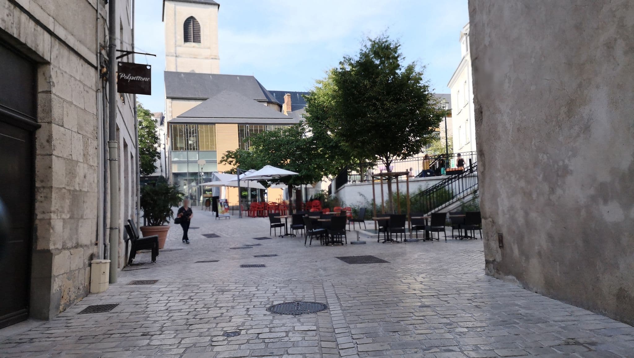 Street view near Gîte Vaudour, Orléans — © u4y0u (CC BY-SA · Mapillary)