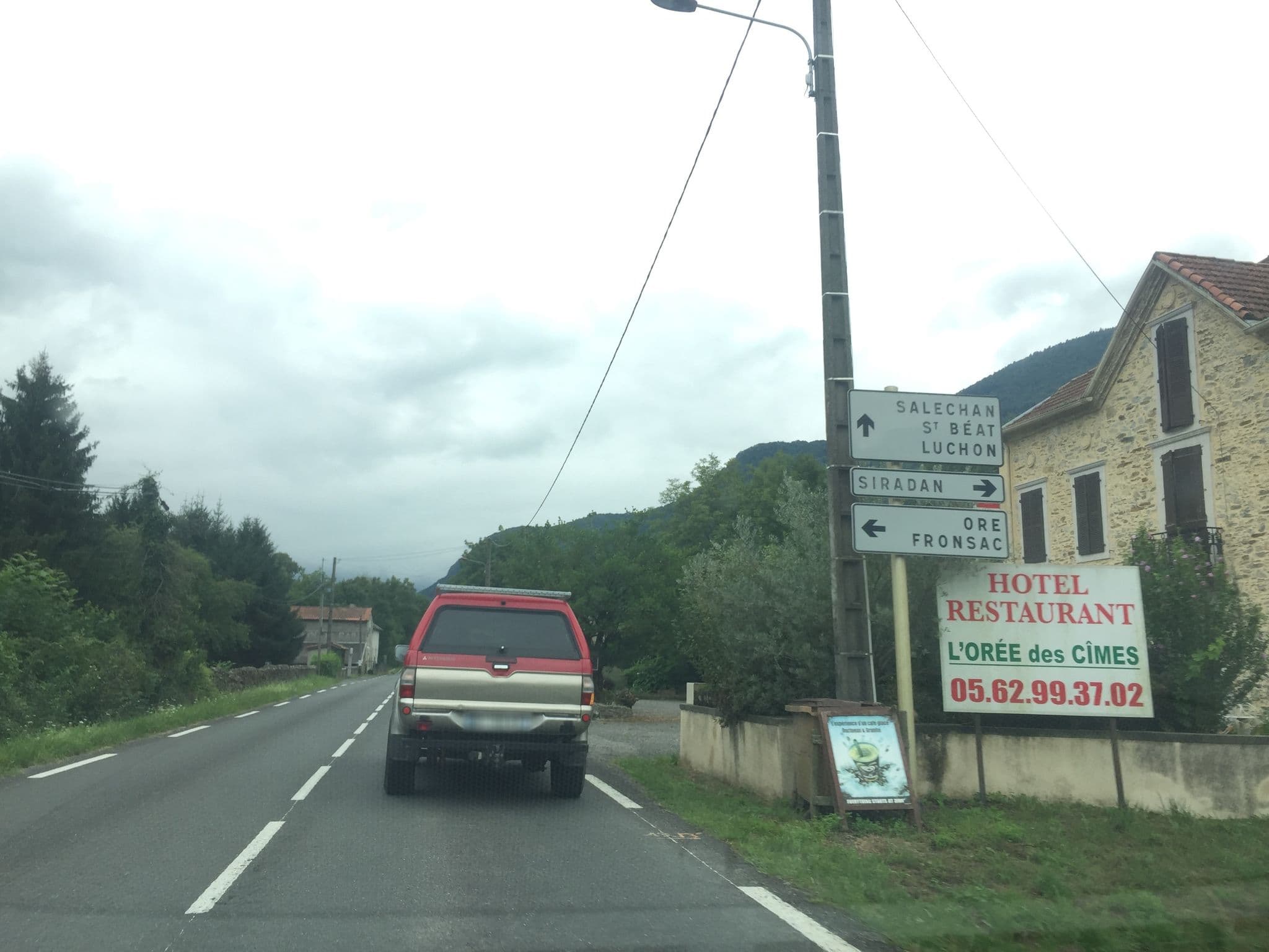 Street view near Hôtel Restaurant l'Orée des Cimes, Gourdan-Polignan — © pgiraud (CC BY-SA · Mapillary)