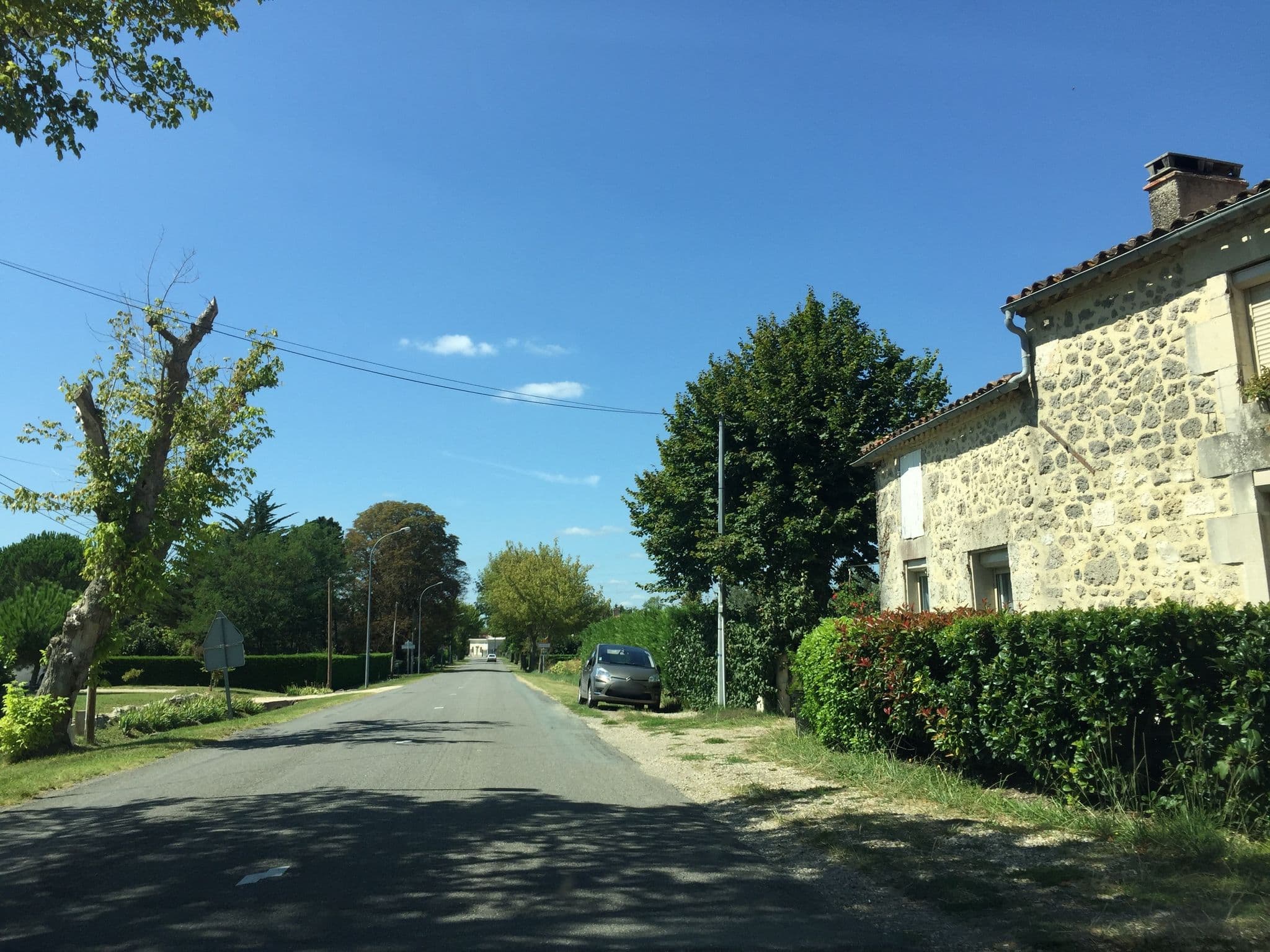 Street view near Les Chambres de Bellevue, Mézin — © pgiraud (CC BY-SA · Mapillary)
