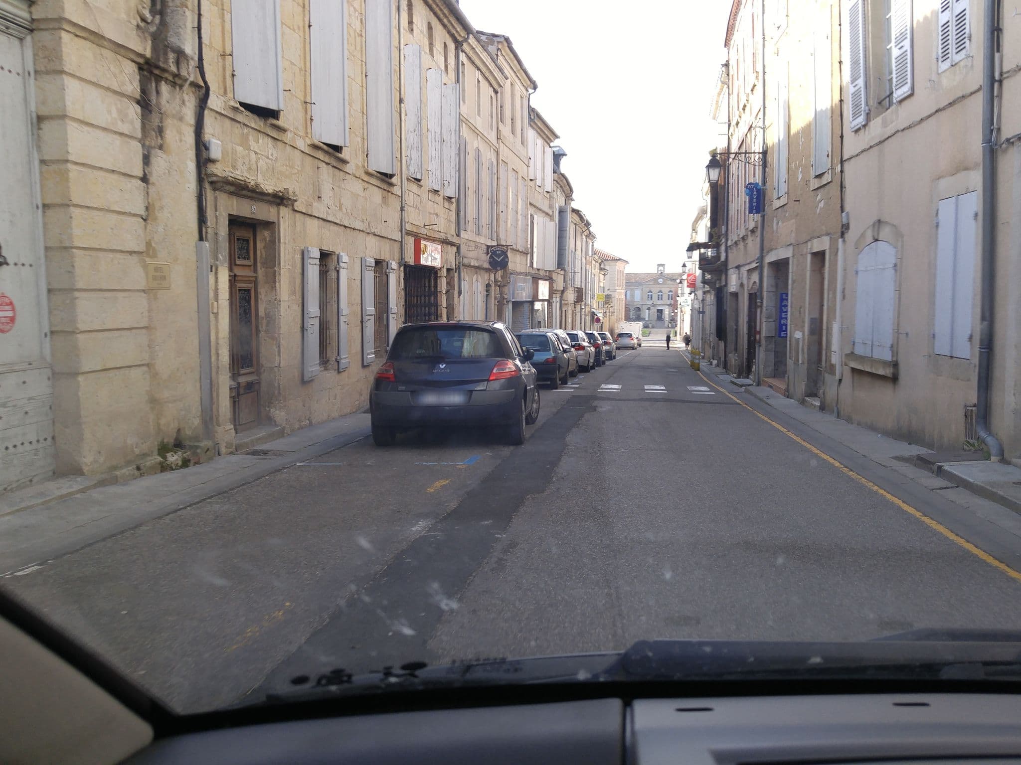 Street view near L'Hôtel Particulier Guilhon, Lectoure — © jipo (CC BY-SA · Mapillary)