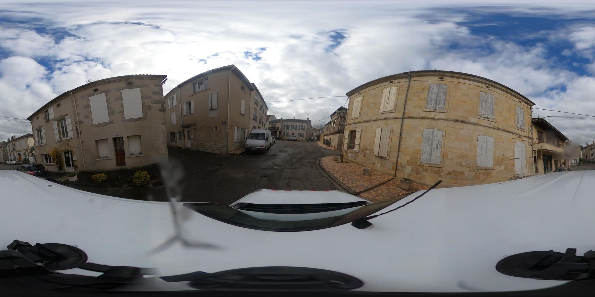 Street view near Villa la Hire, Laplume — © lmuffato (CC BY-SA · Mapillary)