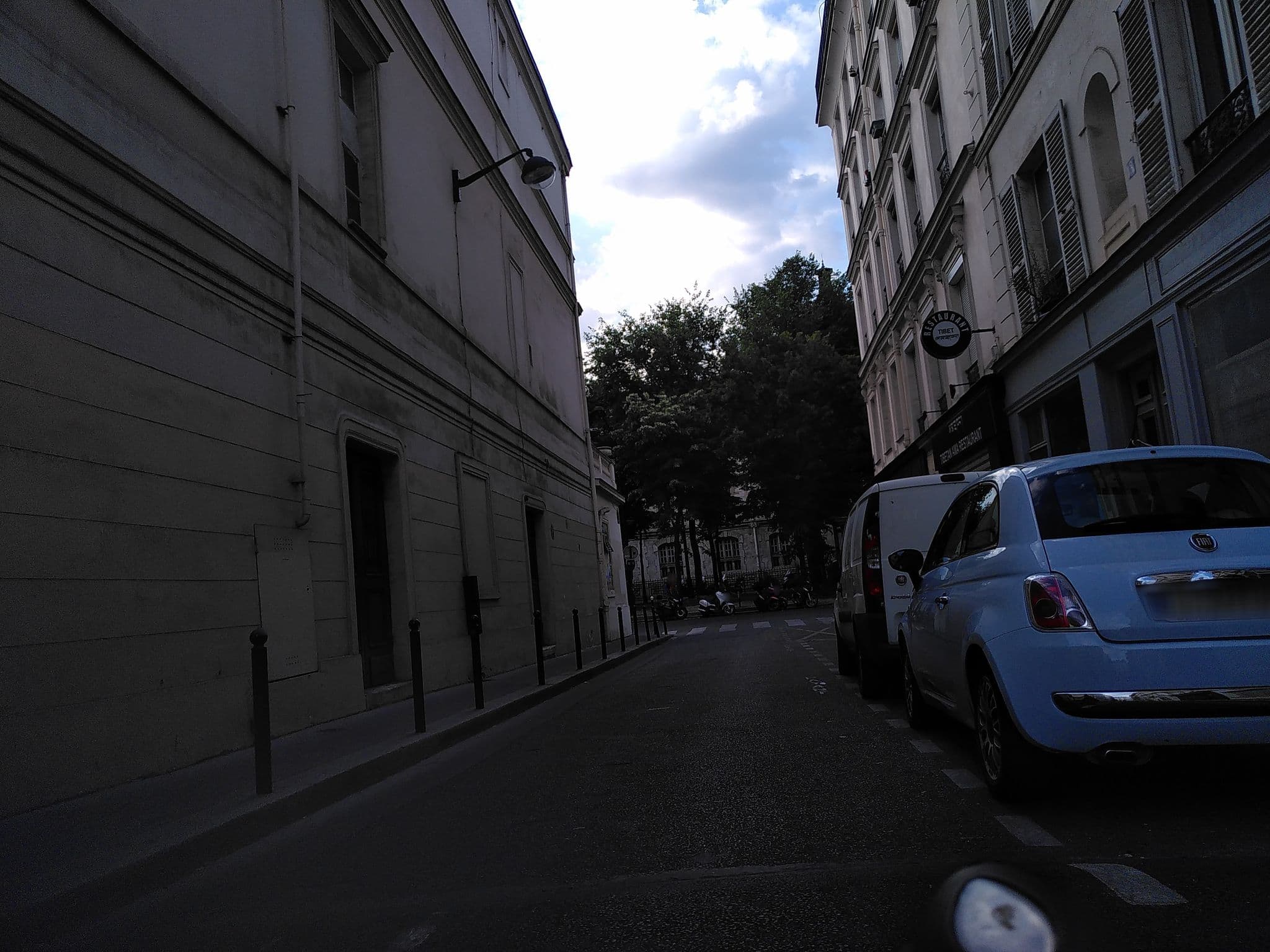 Street view near Hôtel du Théâtre, Paris 17 Batignolles-Monceau — © tr4sk (CC BY-SA · Mapillary)