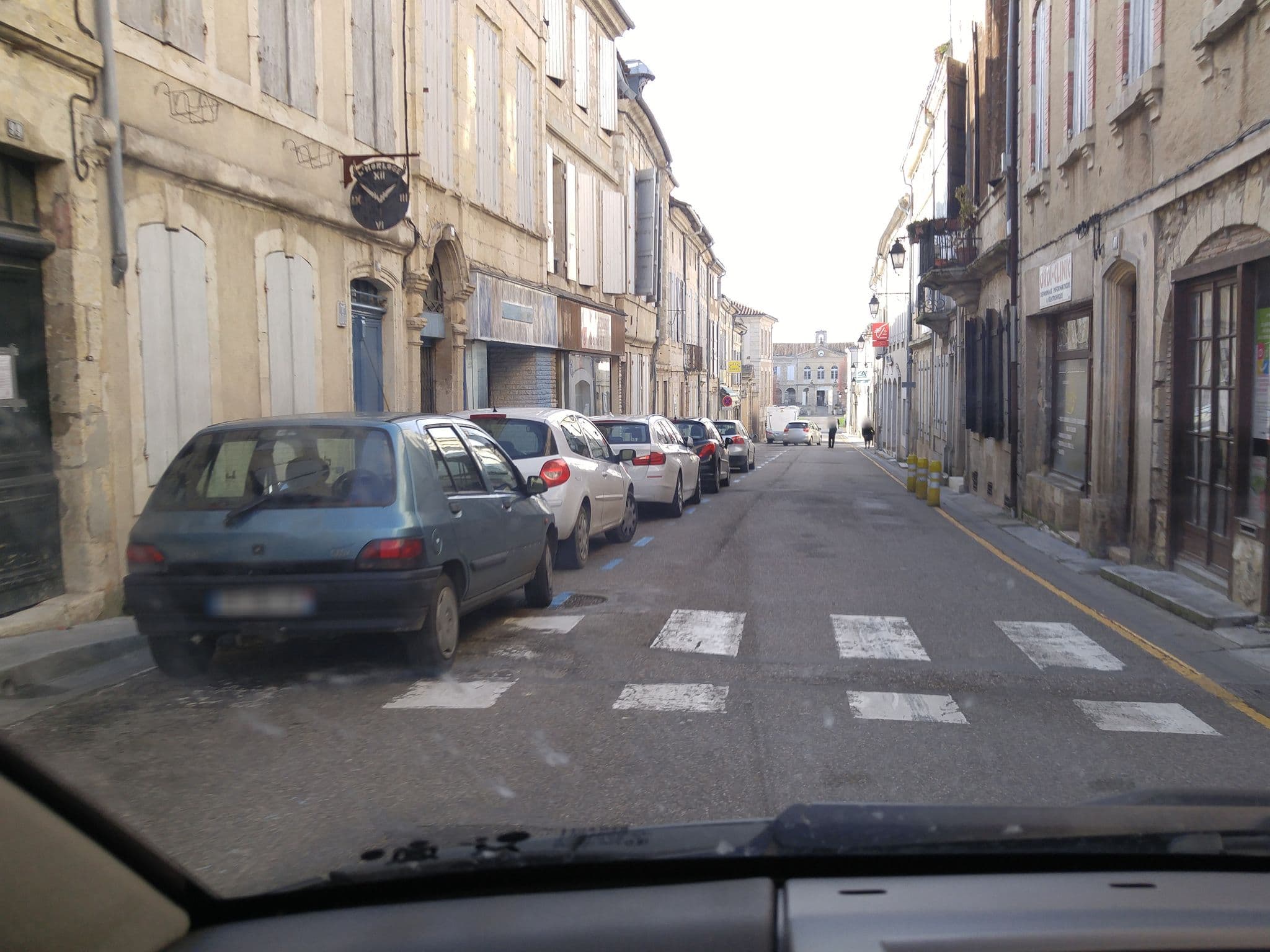 Street view near Les Chambres de l'Horloge, Lectoure — © jipo (CC BY-SA · Mapillary)