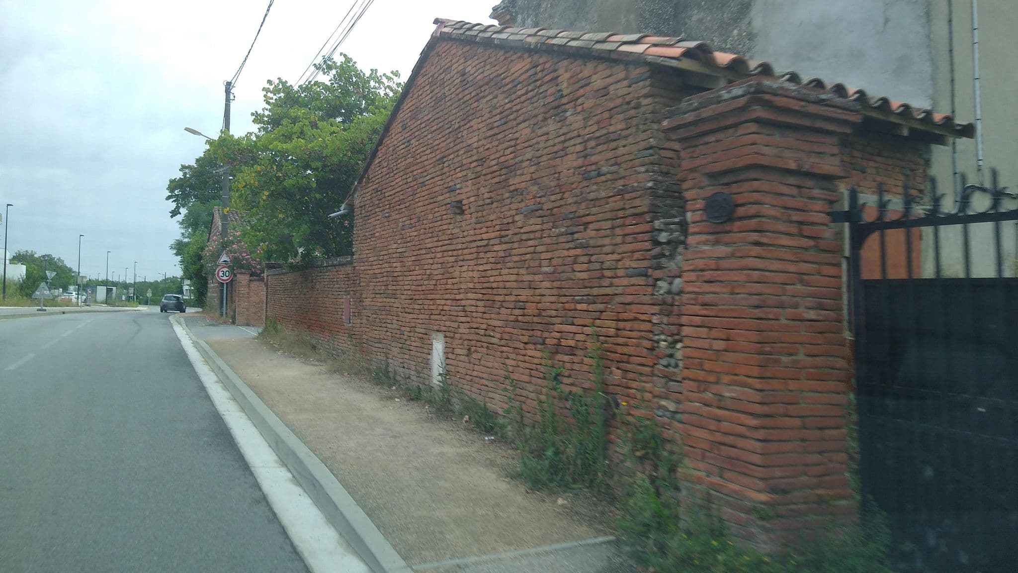 Street view near Le Clos du Cédre, Colomiers — © rhum (CC BY-SA · Mapillary)