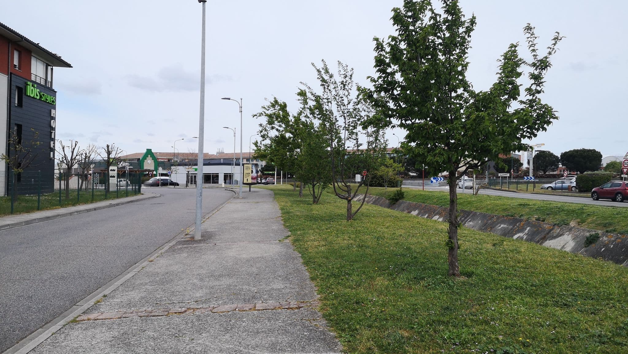 Street view near Best Western aéroport de Toulouse, Blagnac — © bdoin (CC BY-SA · Mapillary)