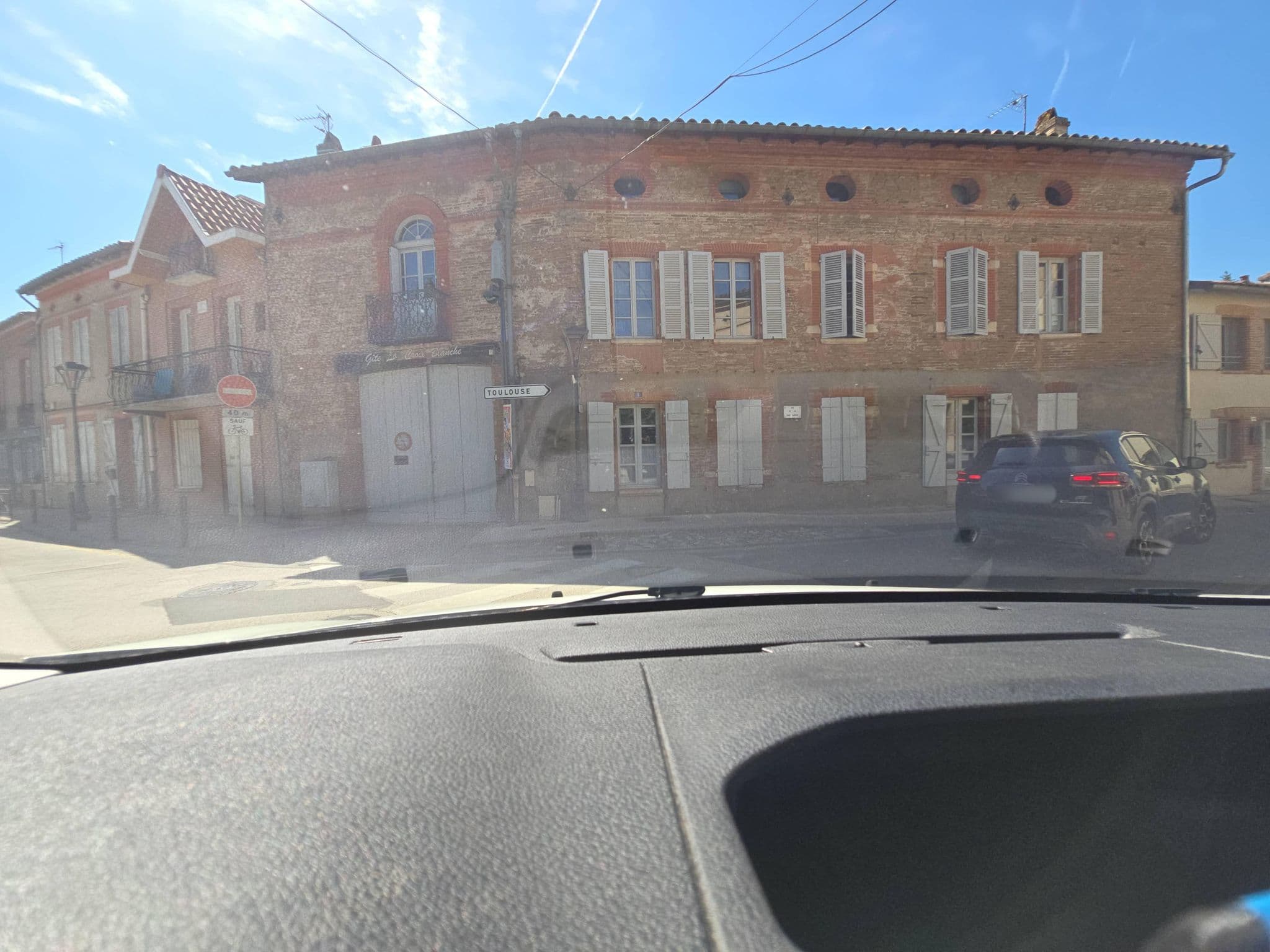Street view near Gite de la Croix Blanche, Blagnac — © Tlse-vins31 (CC BY-SA · Mapillary)