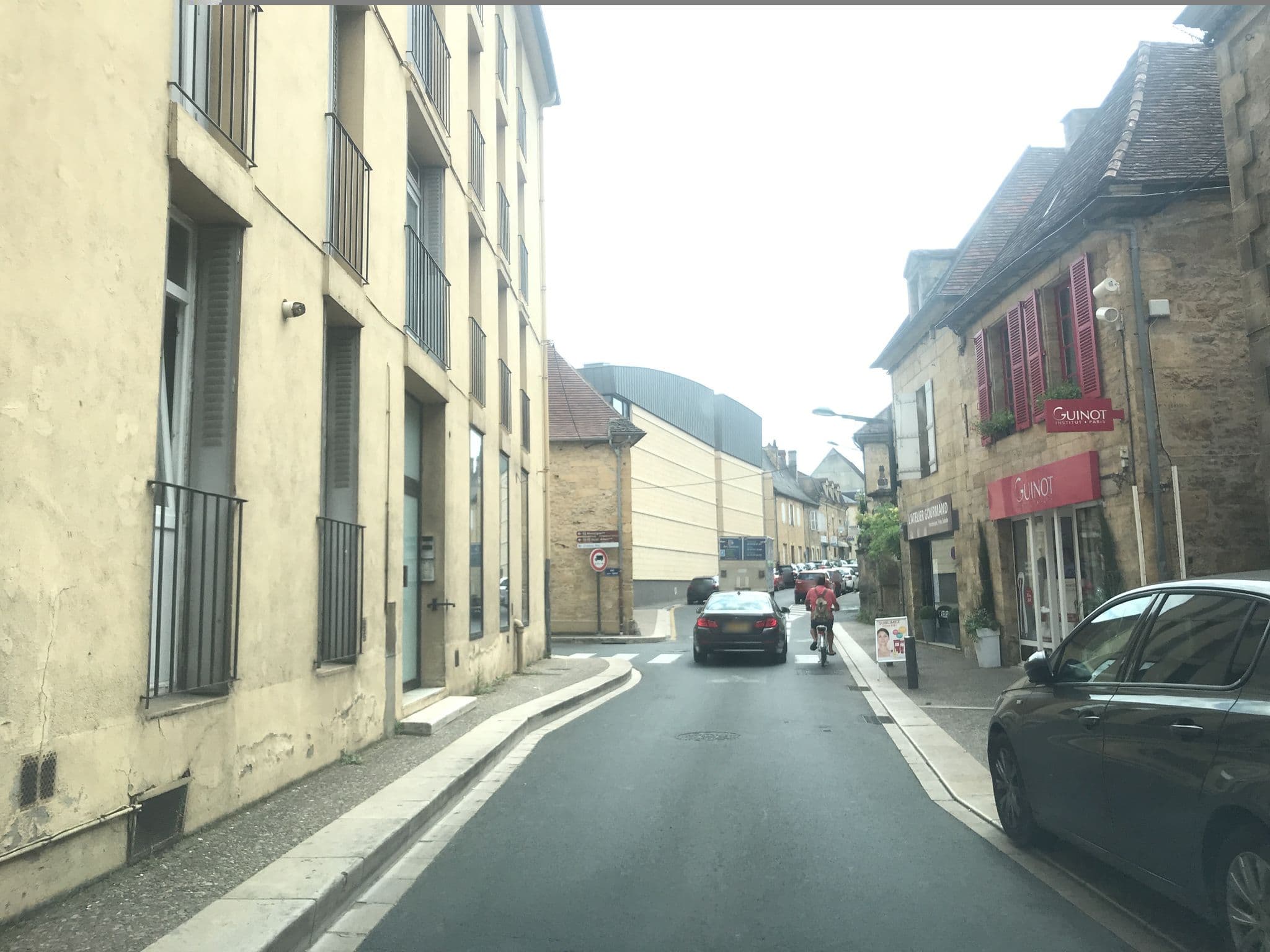 Street view near Les bories in thé city, Sarlat-la-Canéda — © unmap (CC BY-SA · Mapillary)