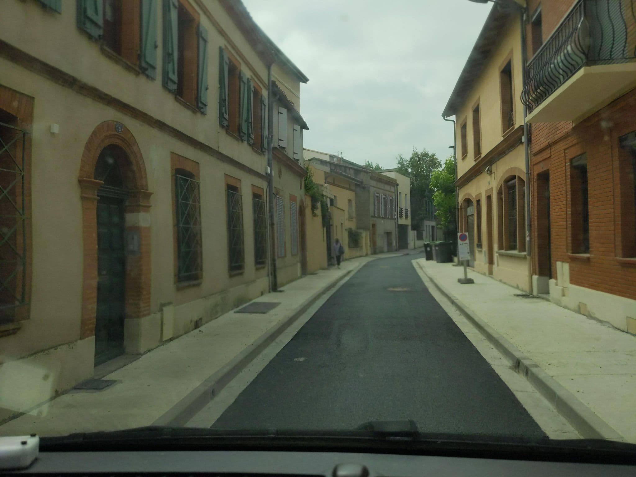 Street view near Auberge Ninon, Toulouse — © seb_est (CC BY-SA · Mapillary)