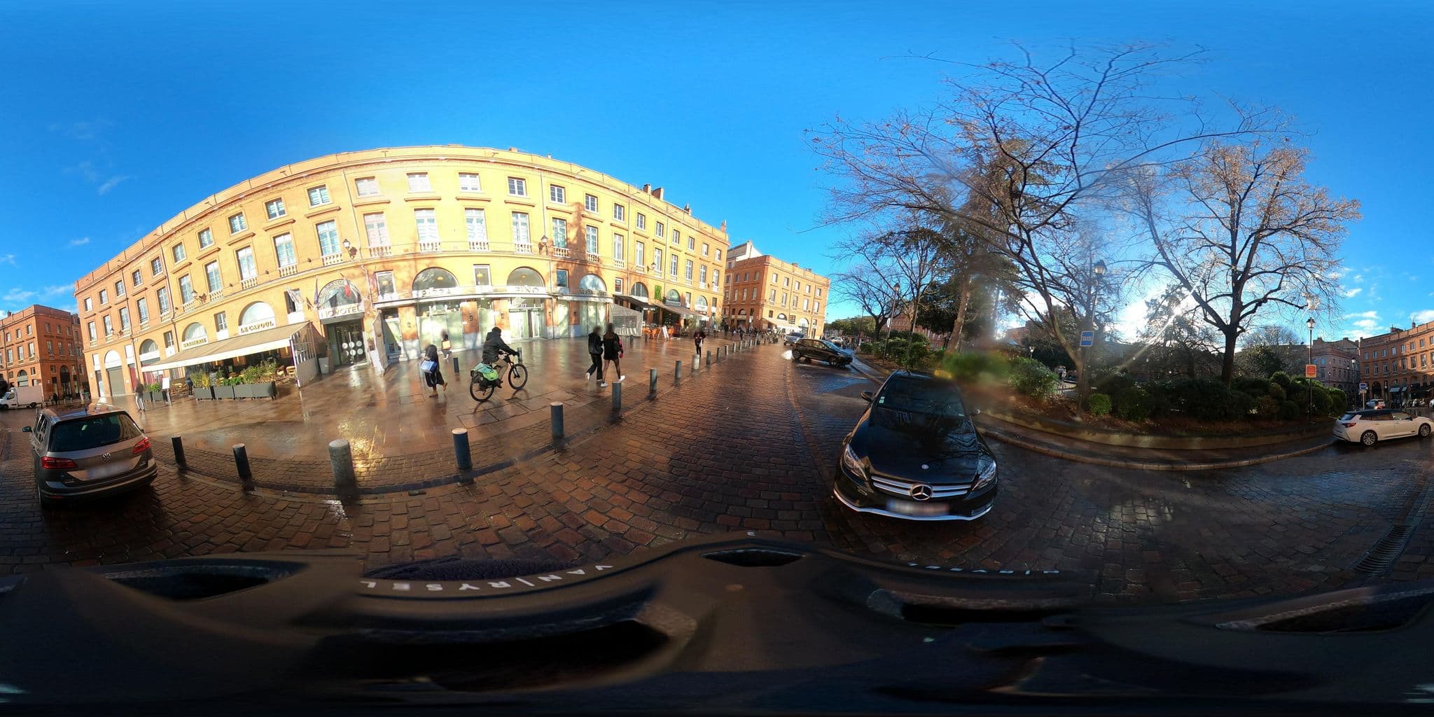 Street view near Apart'Hotel Capoul, Toulouse — © alixun (CC BY-SA · Mapillary)