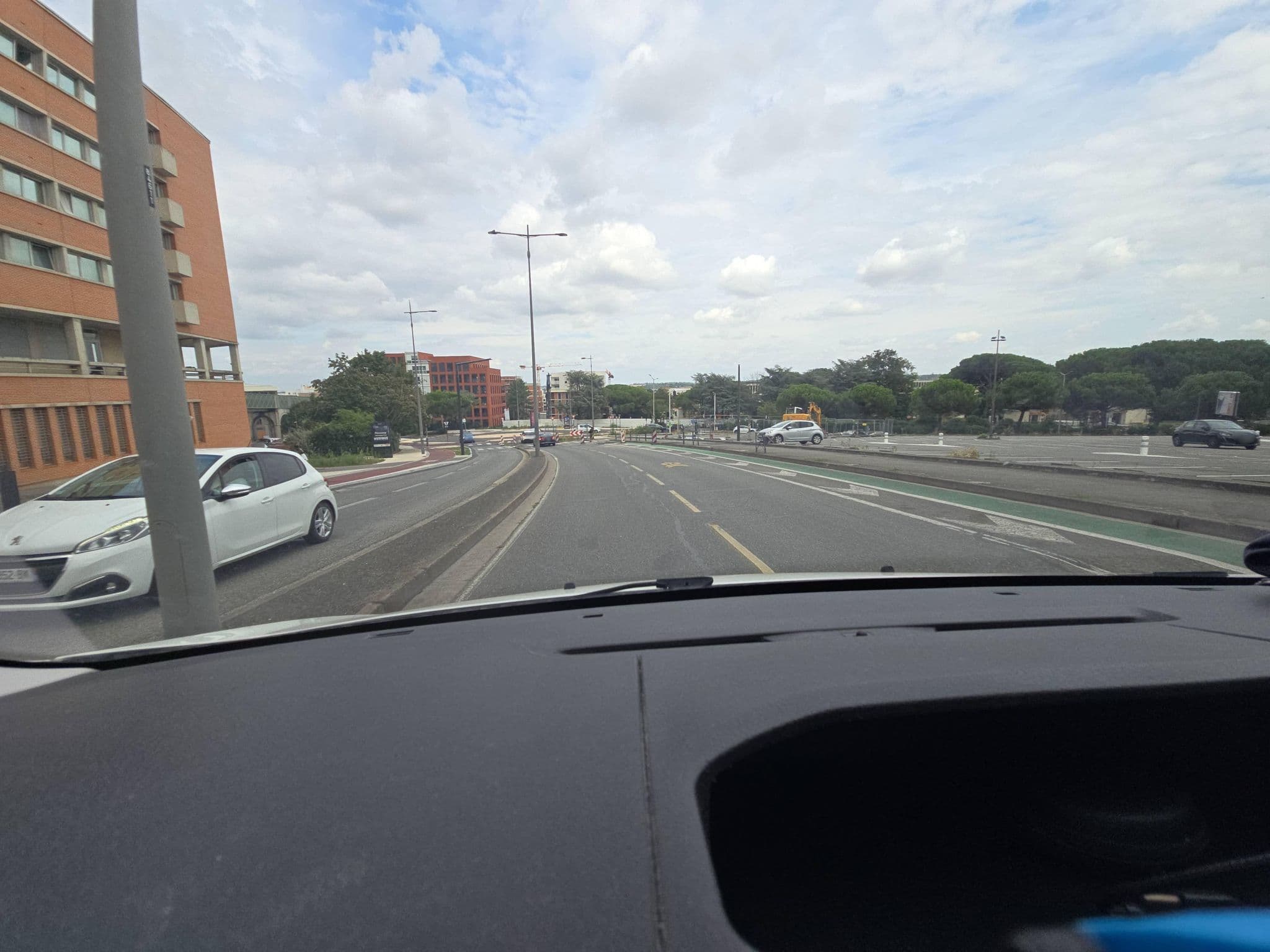 Street view near Résidence Sociale Des Aprentis Et Des Jeunes Travailleurs De Jolimont, Toulouse — © Tlse-vins31 (CC BY-SA · Mapillary)