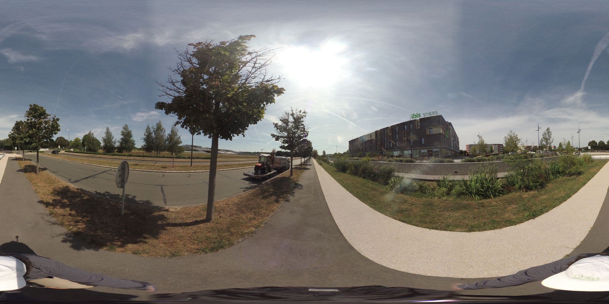 Street view near Ibis Styles, Guyancourt — © geovelo (CC BY-SA · Mapillary)