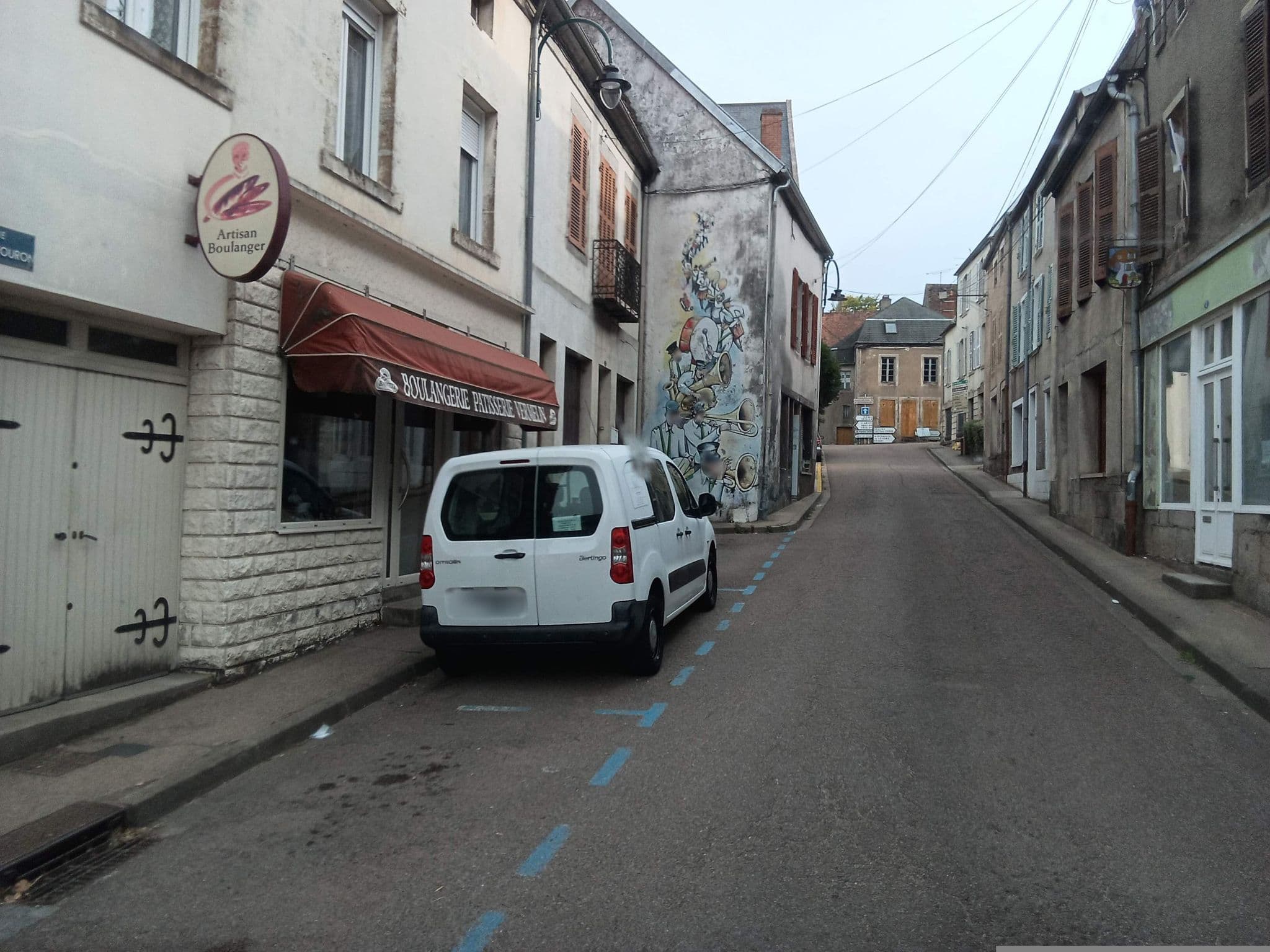 Street view near La Boutique, Lormes — © mprins (CC BY-SA · Mapillary)