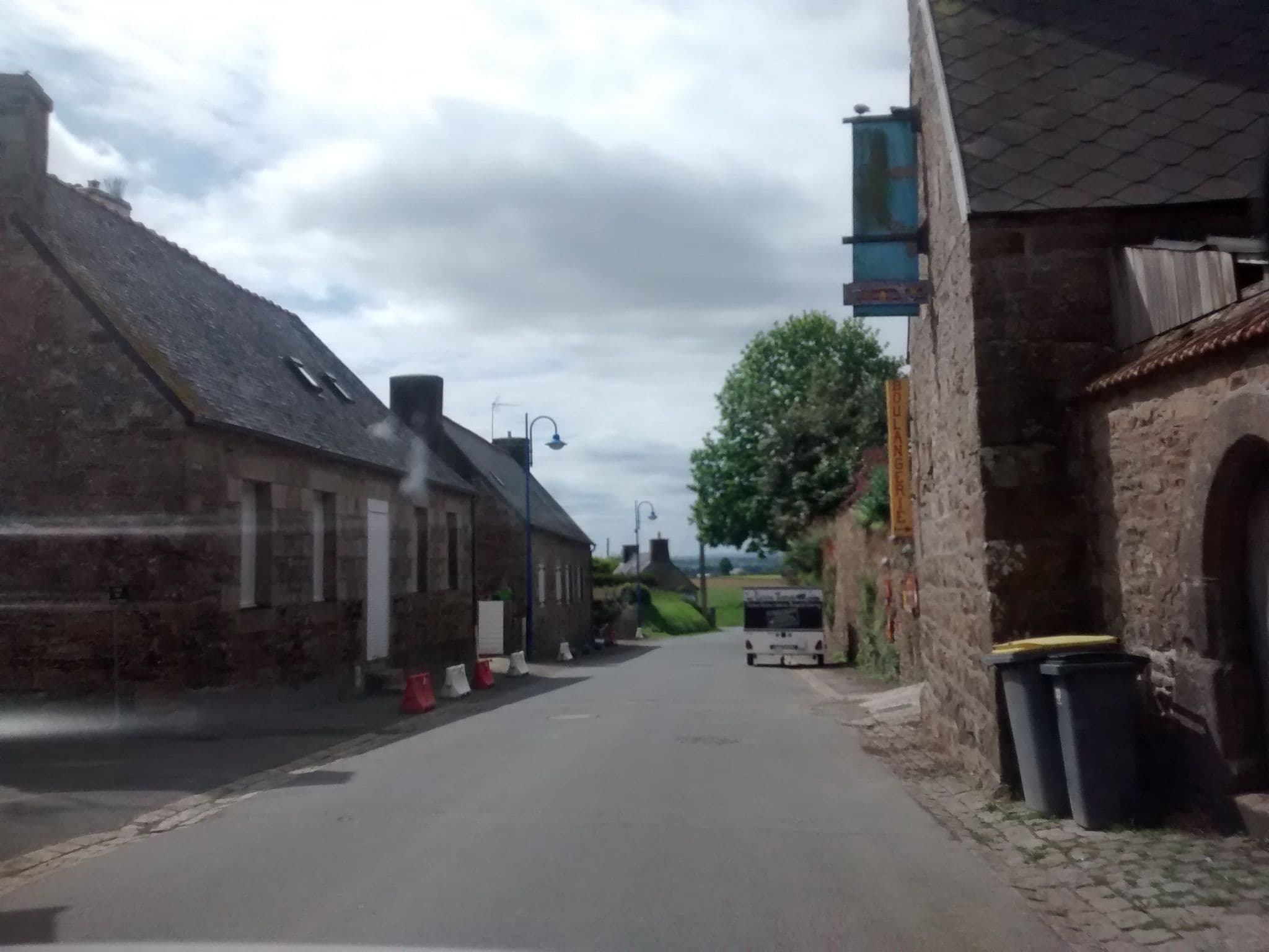 Street view near Le Couvent Alternatif, Langoat — © mgageo (CC BY-SA · Mapillary)