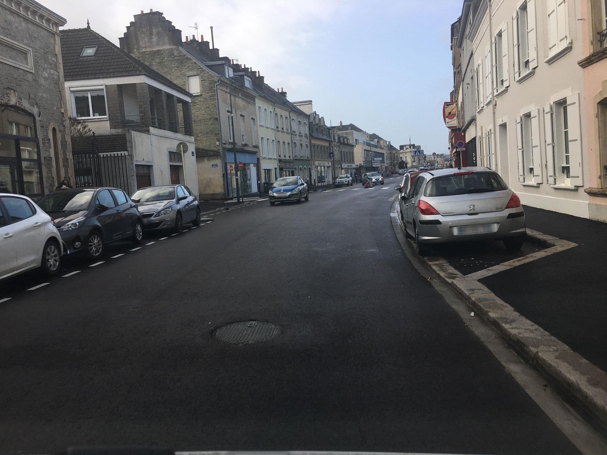Street view near Hôtel Le Tiburon, Cherbourg — © raymond (CC BY-SA · Mapillary)