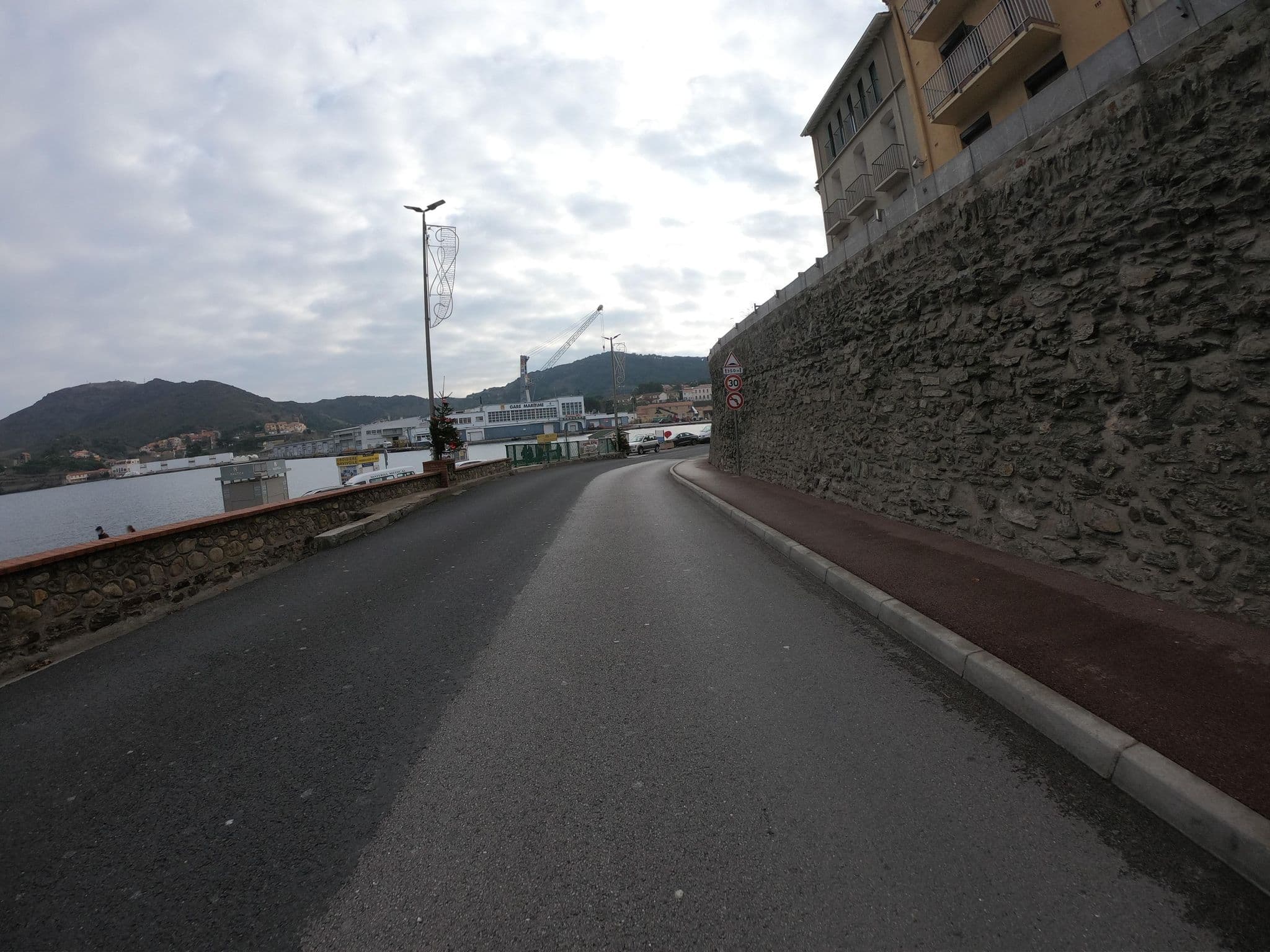Street view near Un Balcon sur la Mer, Portvendres — © joostjakob (CC BY-SA · Mapillary)