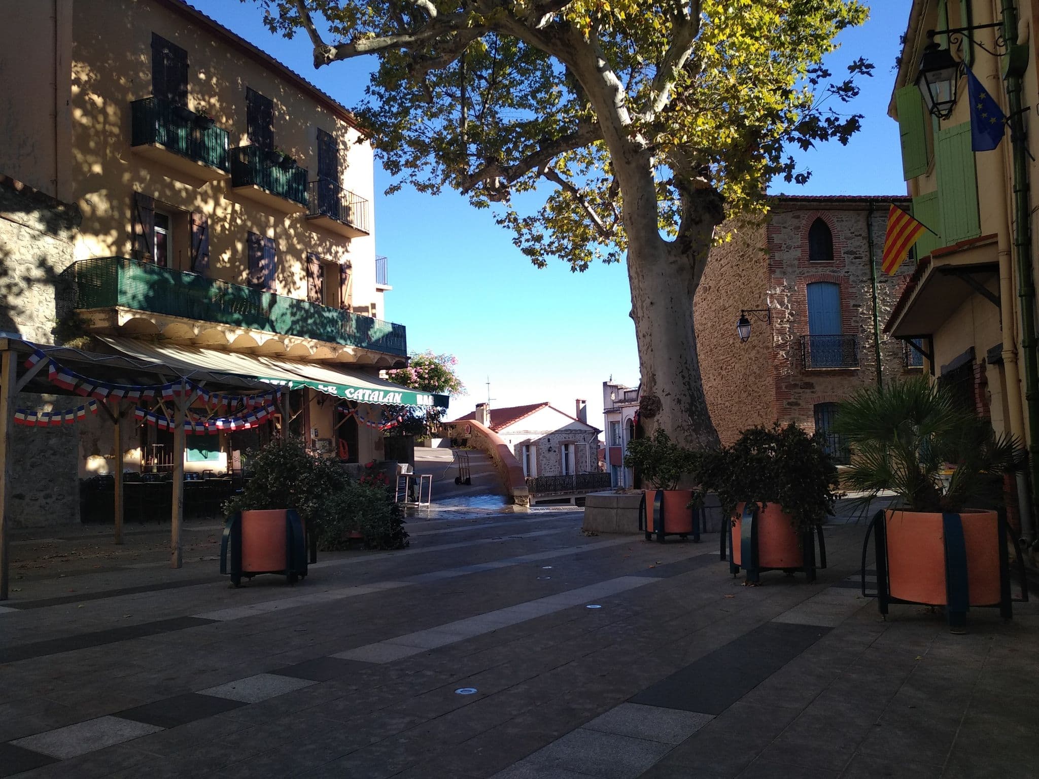 Street view near Le Refuge du Clocher, Laroque-des-Albères — © lenaic (CC BY-SA · Mapillary)