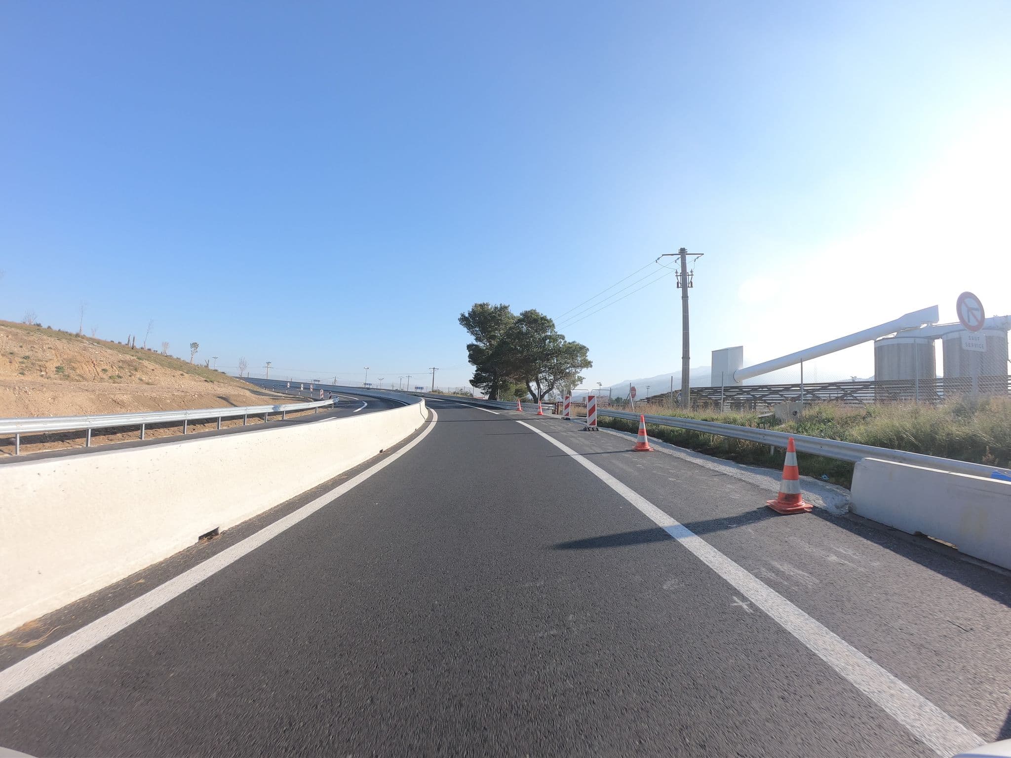 Street view near Hôtel le Néoulous, Le Boulou — © joostjakob (CC BY-SA · Mapillary)