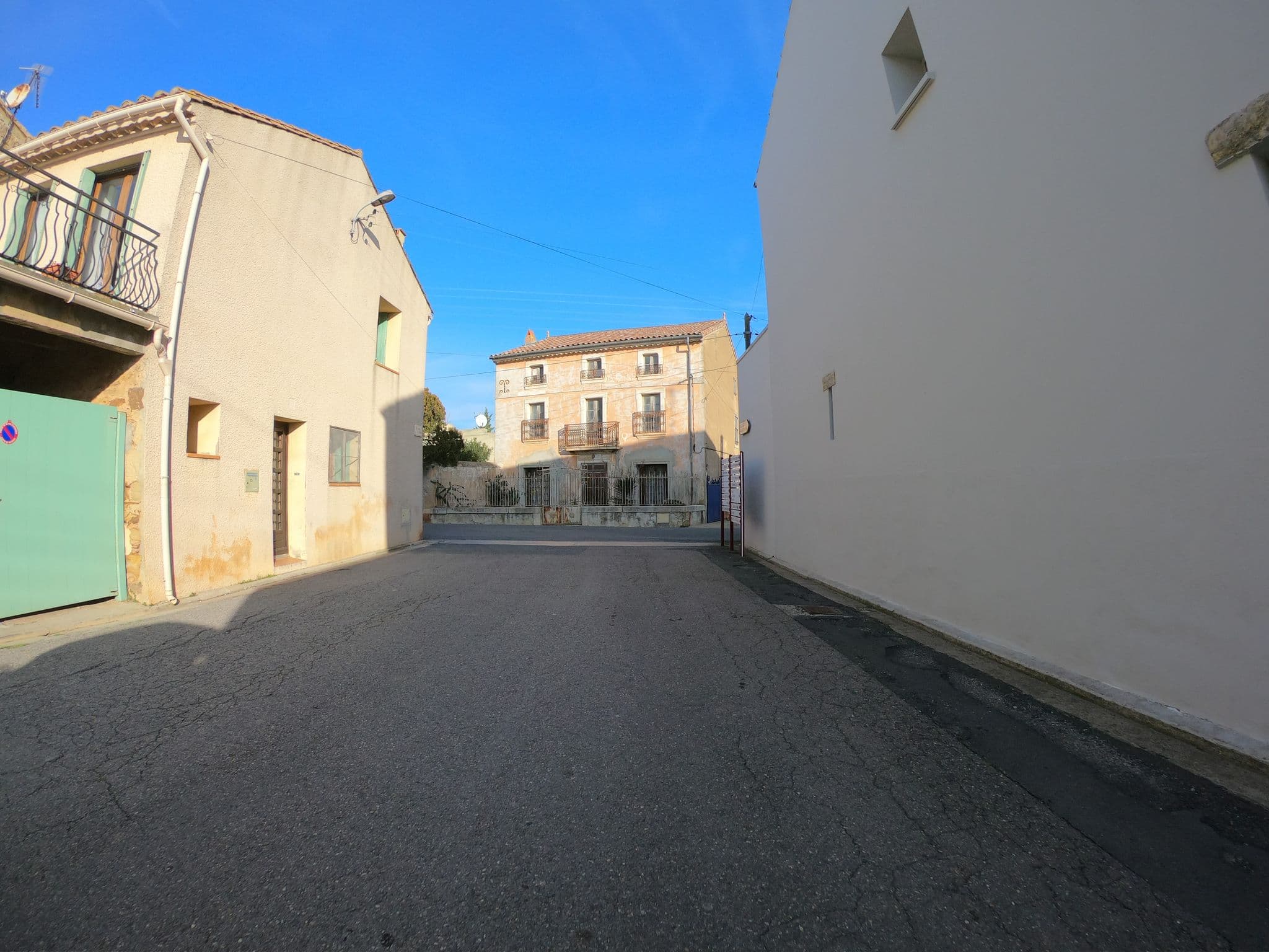 Street view near Demeure de Roquelongue, Bizanet — © joostjakob (CC BY-SA · Mapillary)