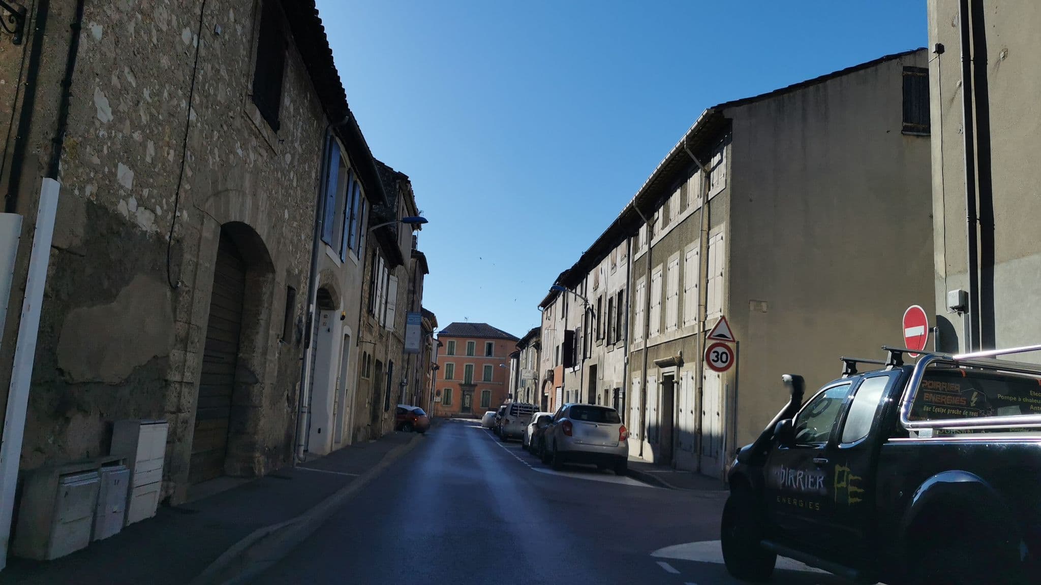 Street view near De Cayless Martin Anthony, Coursan — © percherie (CC BY-SA · Mapillary)