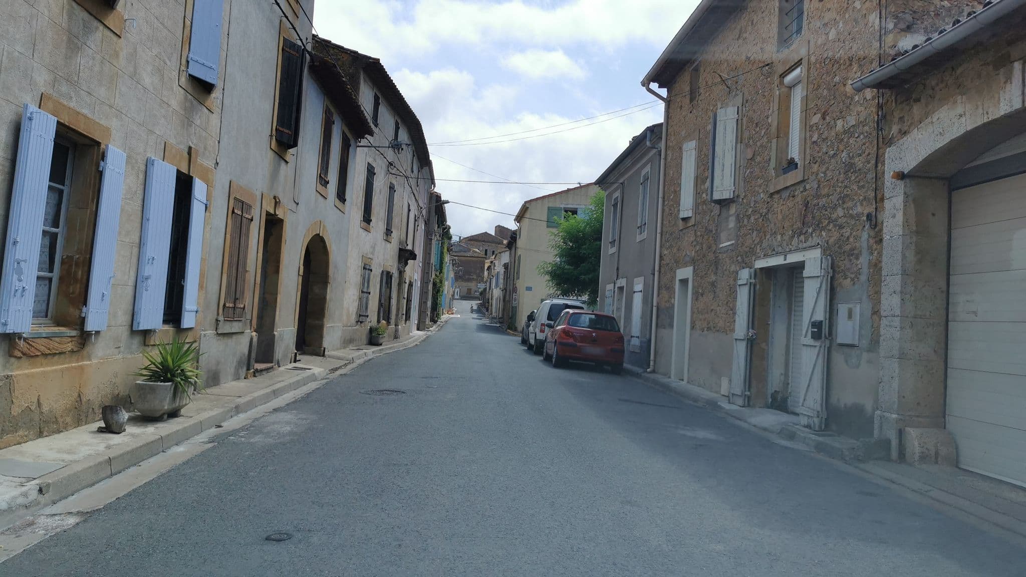 Street view near Magnifique maison de maitres entre Corbieres et mer, Bizanet — © percherie (CC BY-SA · Mapillary)