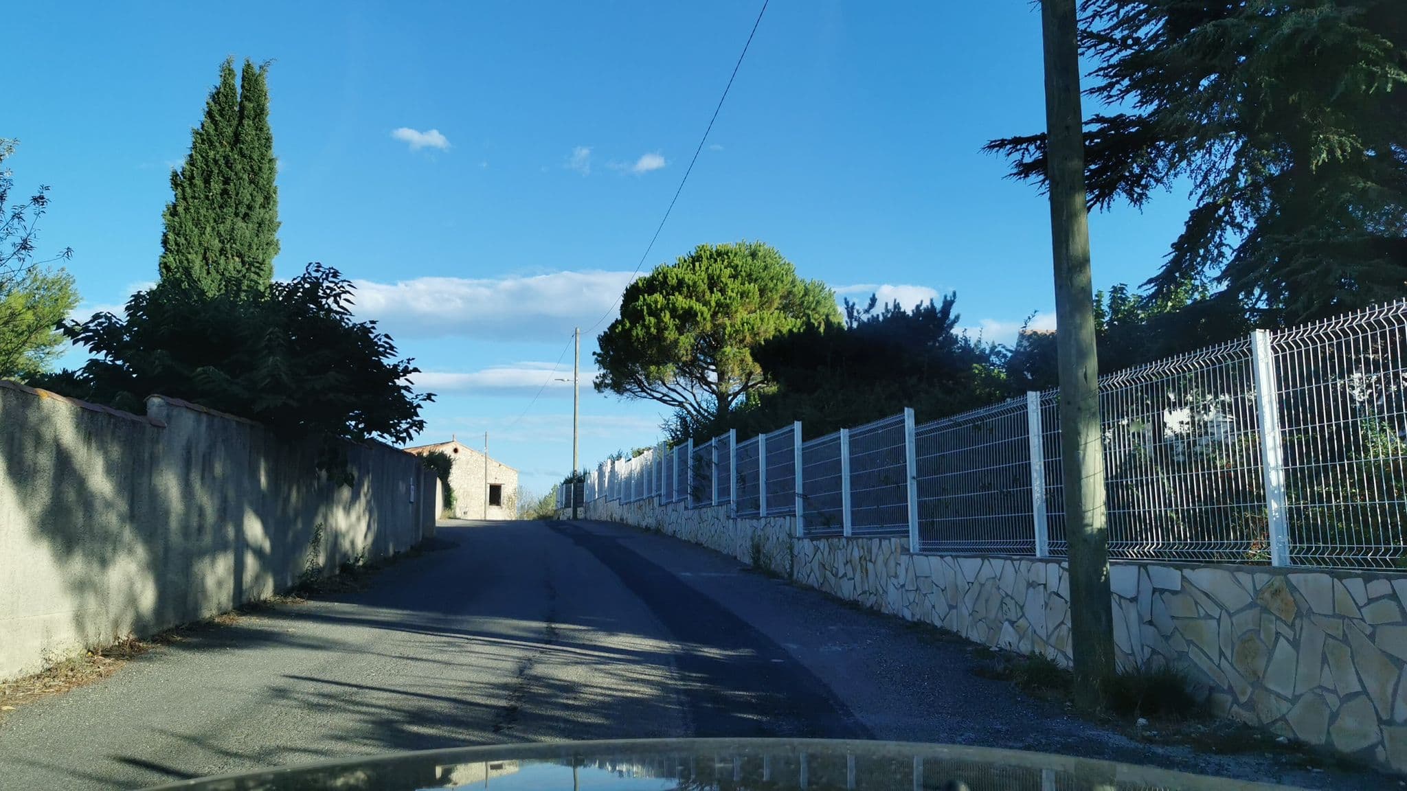 Street view near Le Clos Carretou, Ouveillan — © percherie (CC BY-SA · Mapillary)