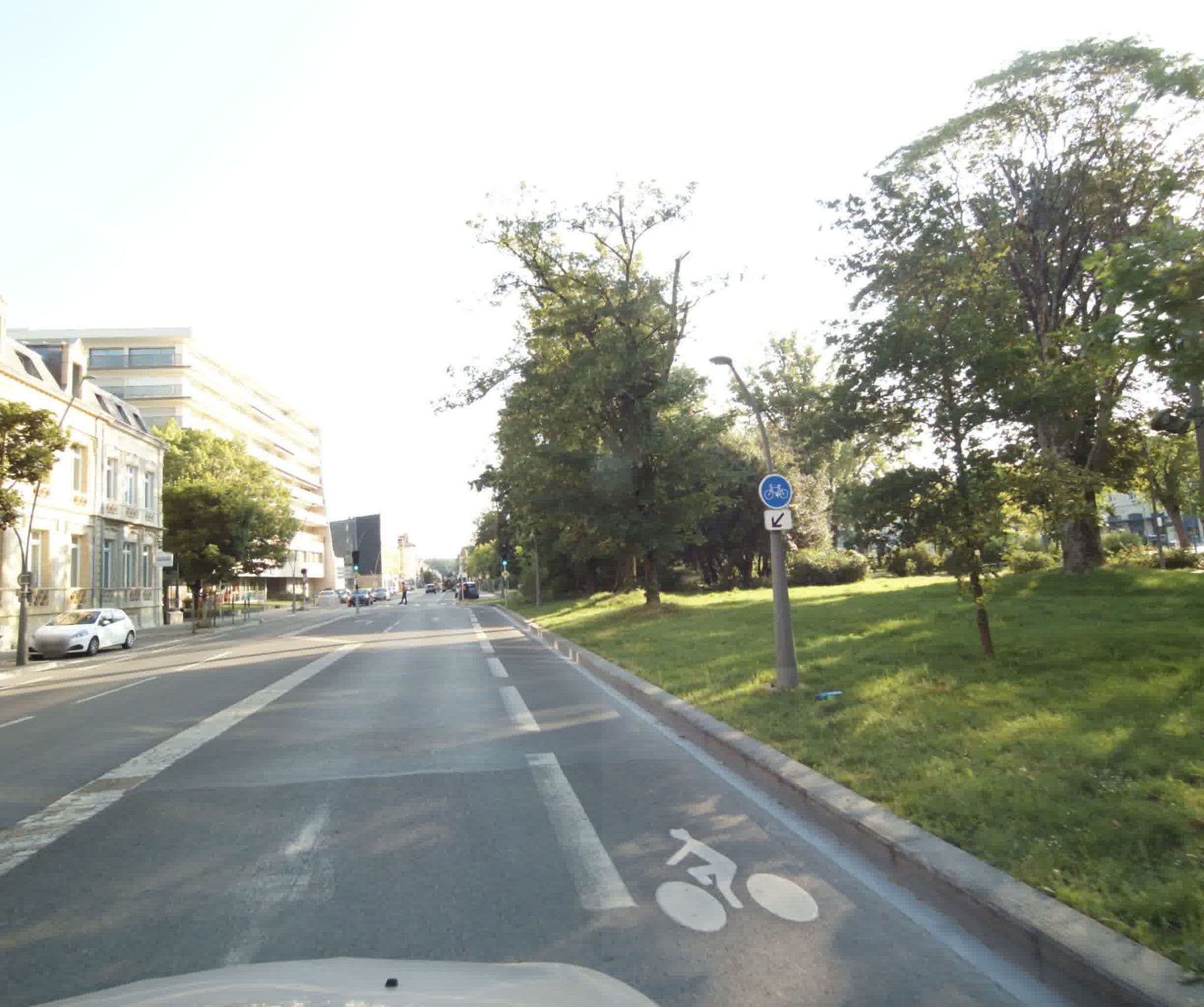 Street view near Hôtel de Paris, Charleville-Mézières — © sogefi (CC BY-SA · Mapillary)