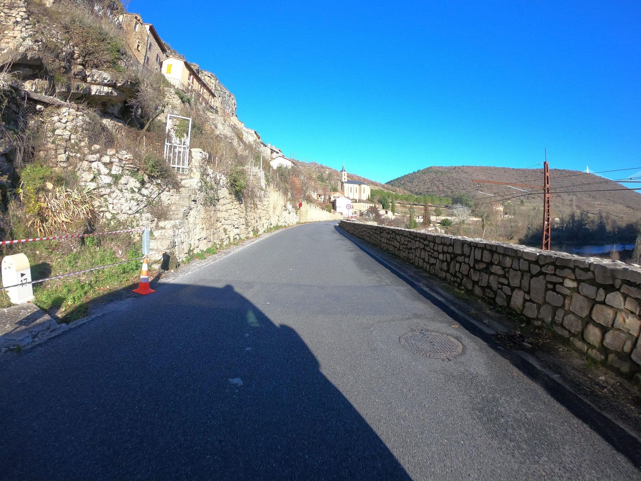 Street view near La Callade du Tarn, Saint-Georges-de-Luzençon — © joostjakob (CC BY-SA · Mapillary)