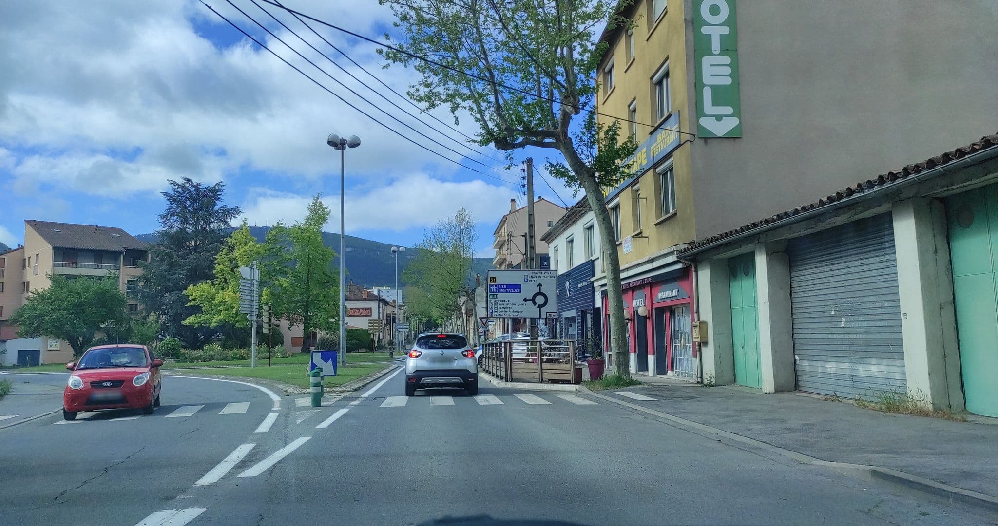 Street view near L'Hôtel L'Etape, Millau — © yod4z (CC BY-SA · Mapillary)