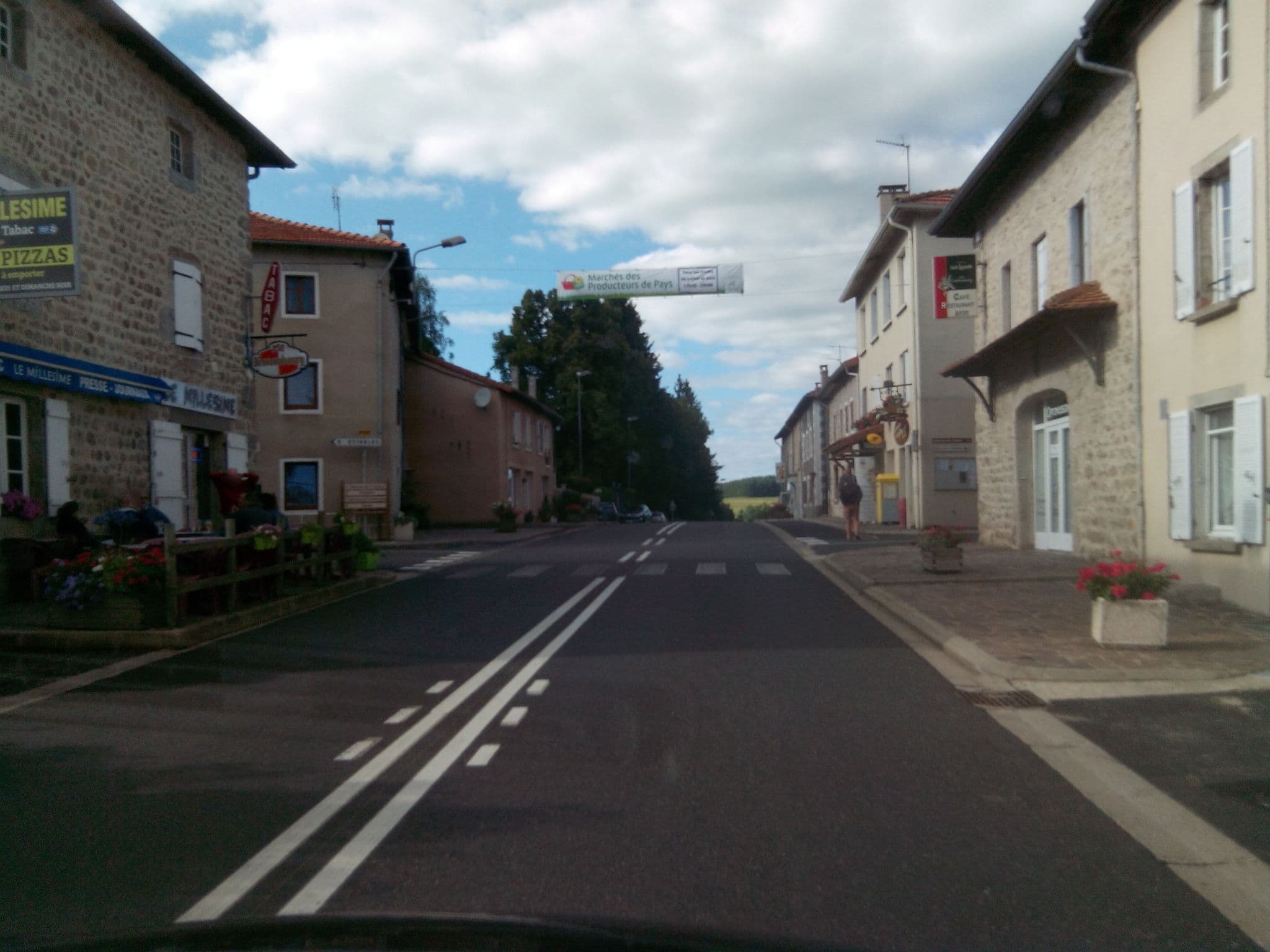 Street view near Auberge de l’Arzon, Fontannes — © alainproviste (CC BY-SA · Mapillary)