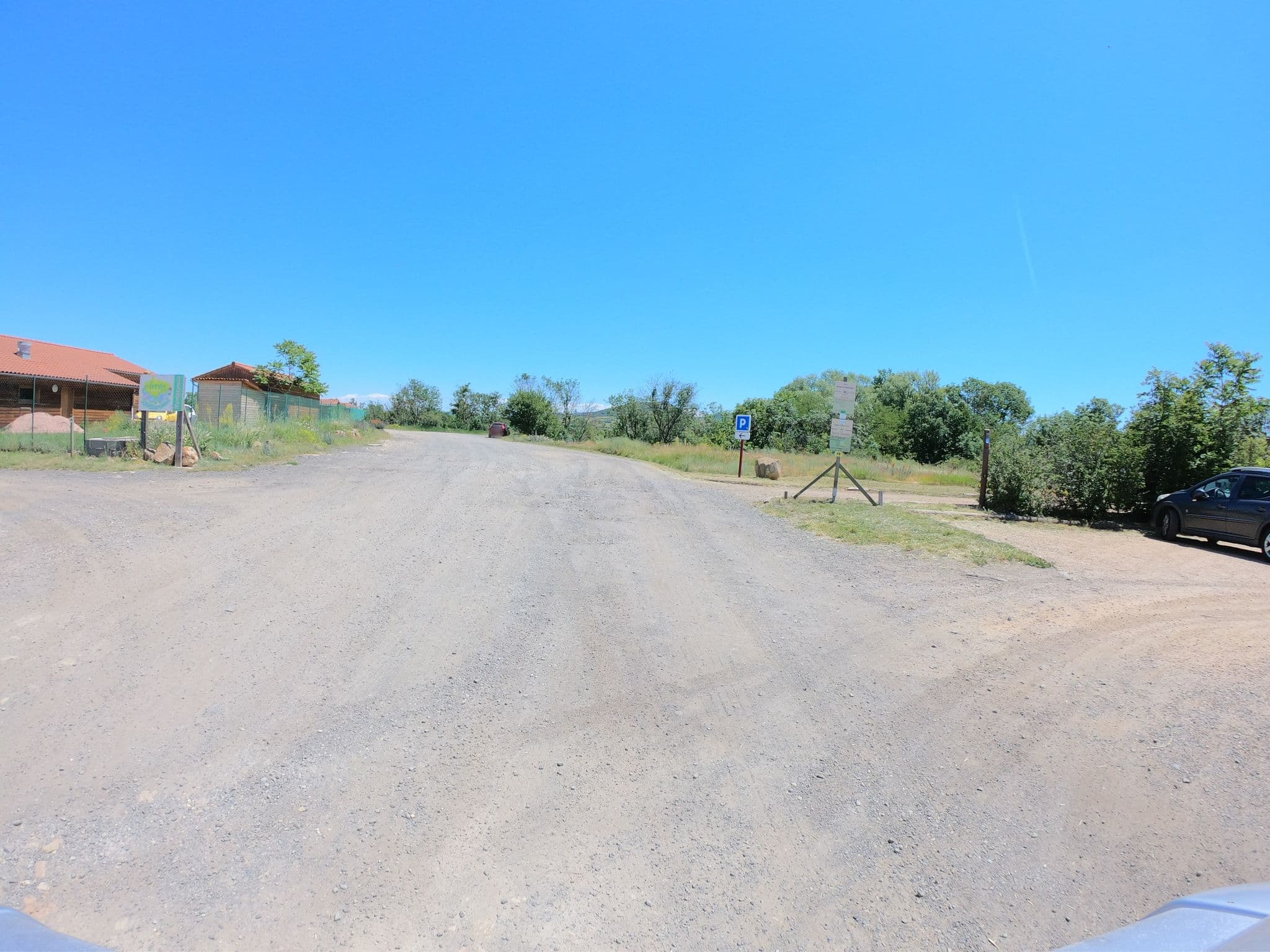 Street view near Aire de camping-cars Montpeyroux, Vic-le-Comte — © joostjakob (CC BY-SA · Mapillary)