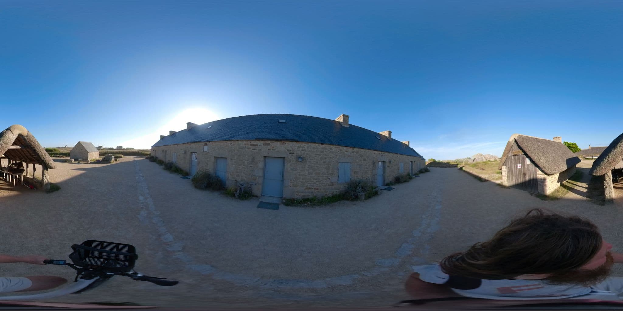 Street view near Gîte de Meneham, Kerlouan — © djakk (CC BY-SA · Mapillary)