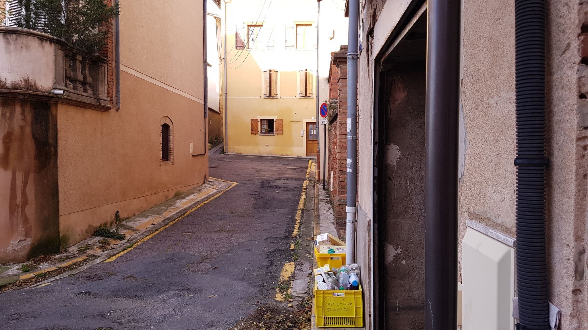 Street view near La Tour du Griffoul, Gaillac — © bernardvoyageur (CC BY-SA · Mapillary)