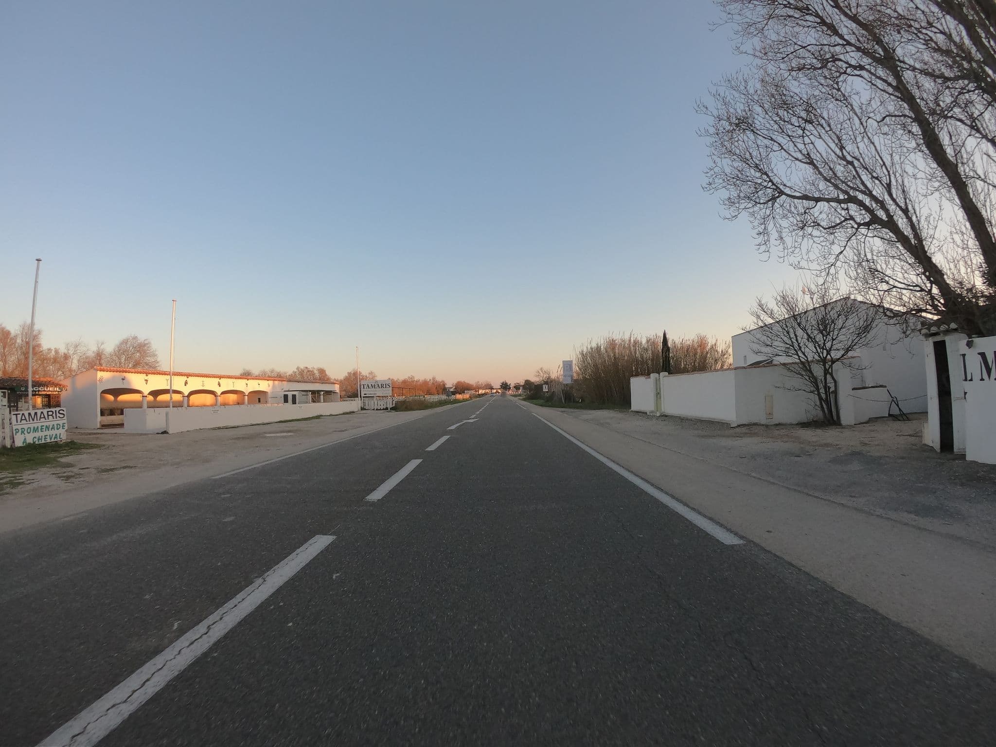 Street view near Les Rizières, Saintes-Maries-de-la-Mer — © joostjakob (CC BY-SA · Mapillary)
