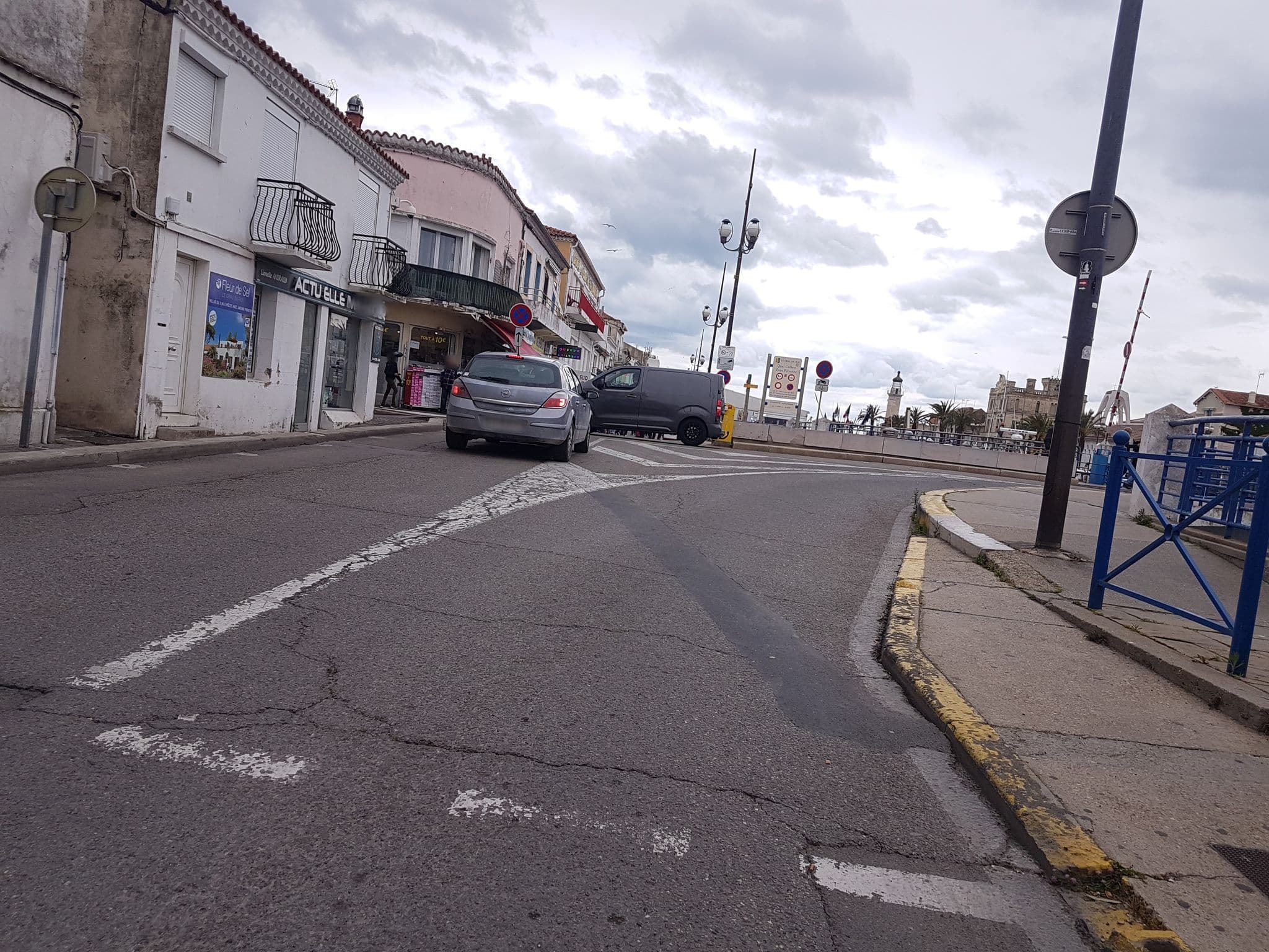 Street view near Hôtel Relais de l'Oustau Camarguen, Le Grau-du-Roi — © changchun1 (CC BY-SA · Mapillary)