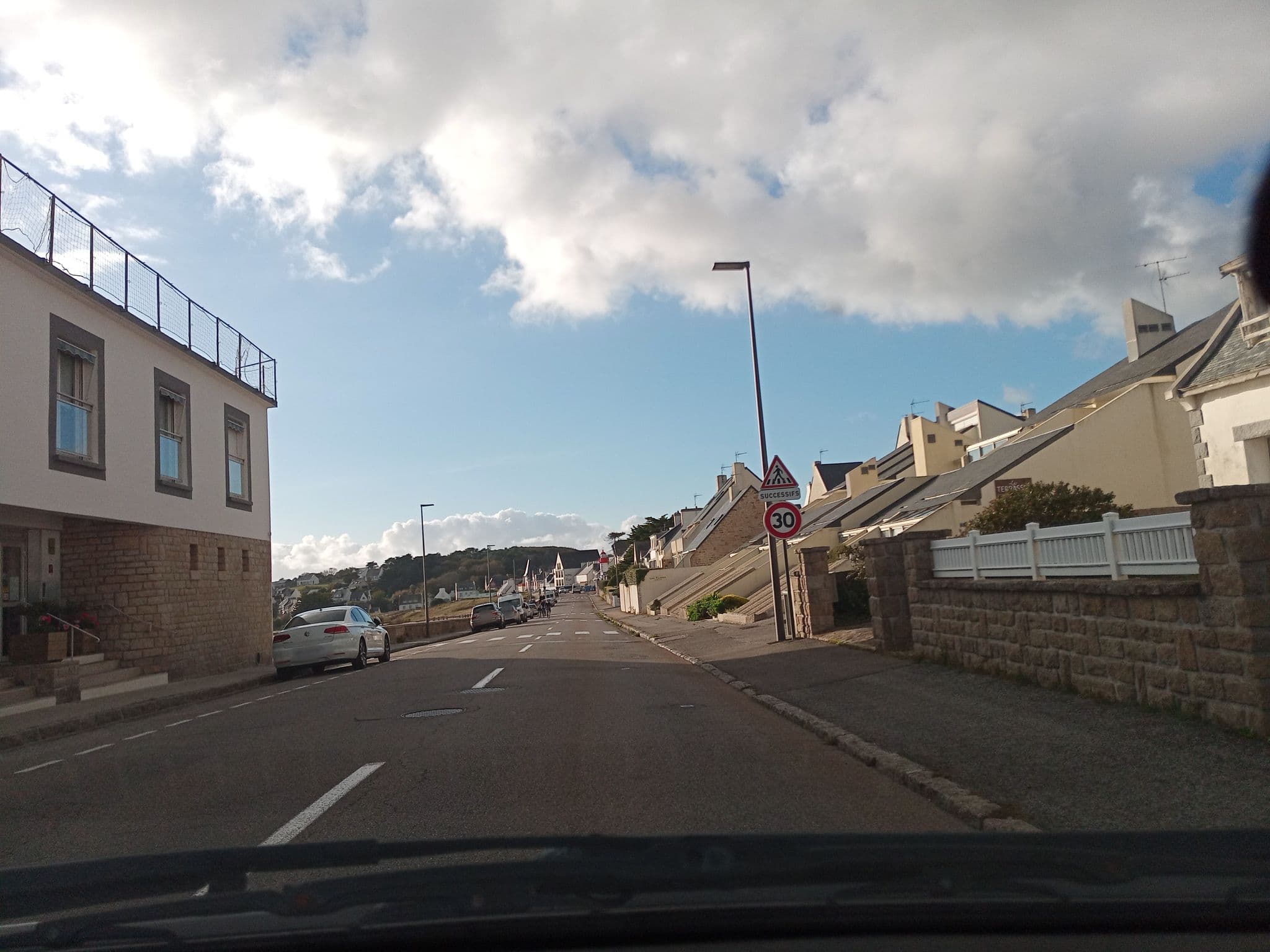 Street view near Ty YS Hôtel, Audierne — © sceric (CC BY-SA · Mapillary)